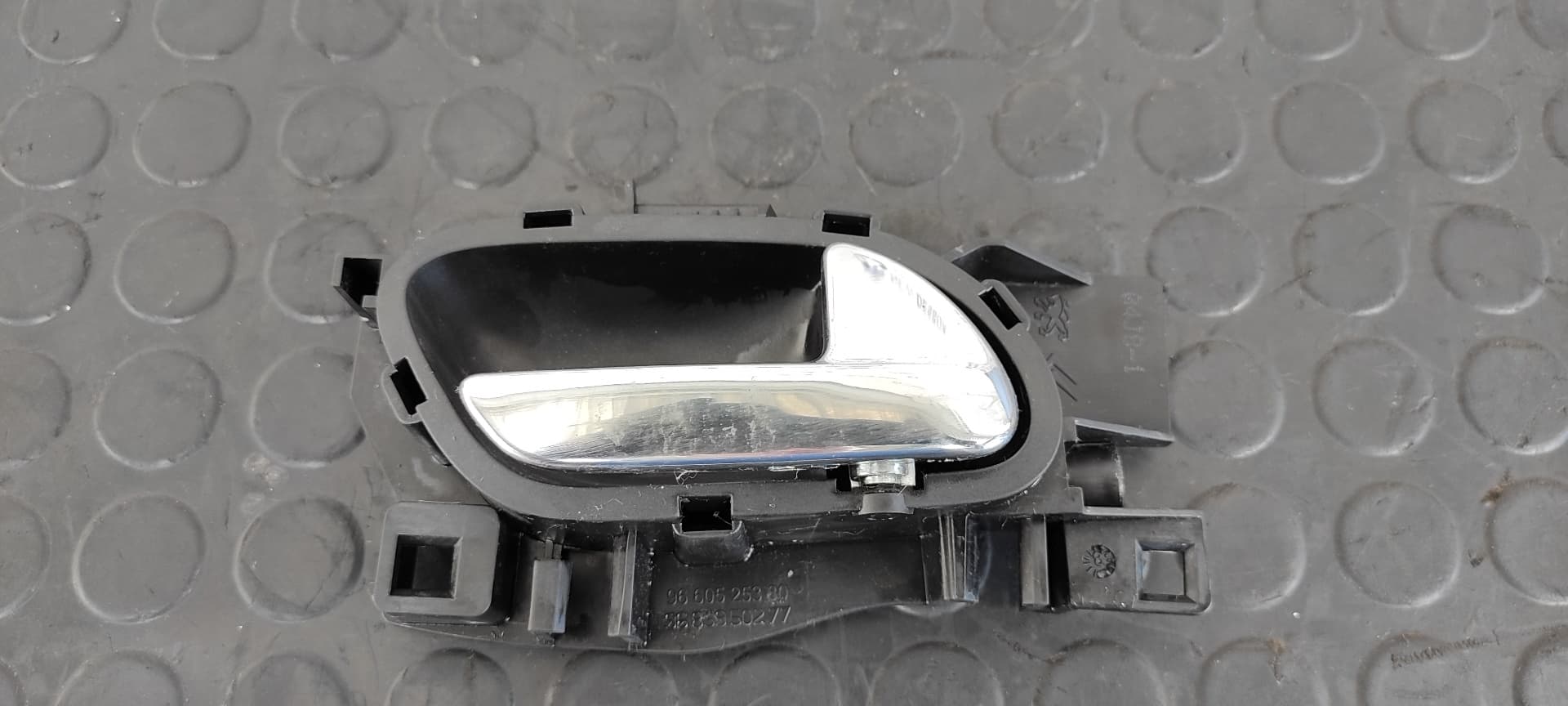 Recambio de MANETA INTERIOR TRASERA DERECHA para PEUGEOT 308 Confort 5FW referencia OEM IAM 9660525380   - GRIS