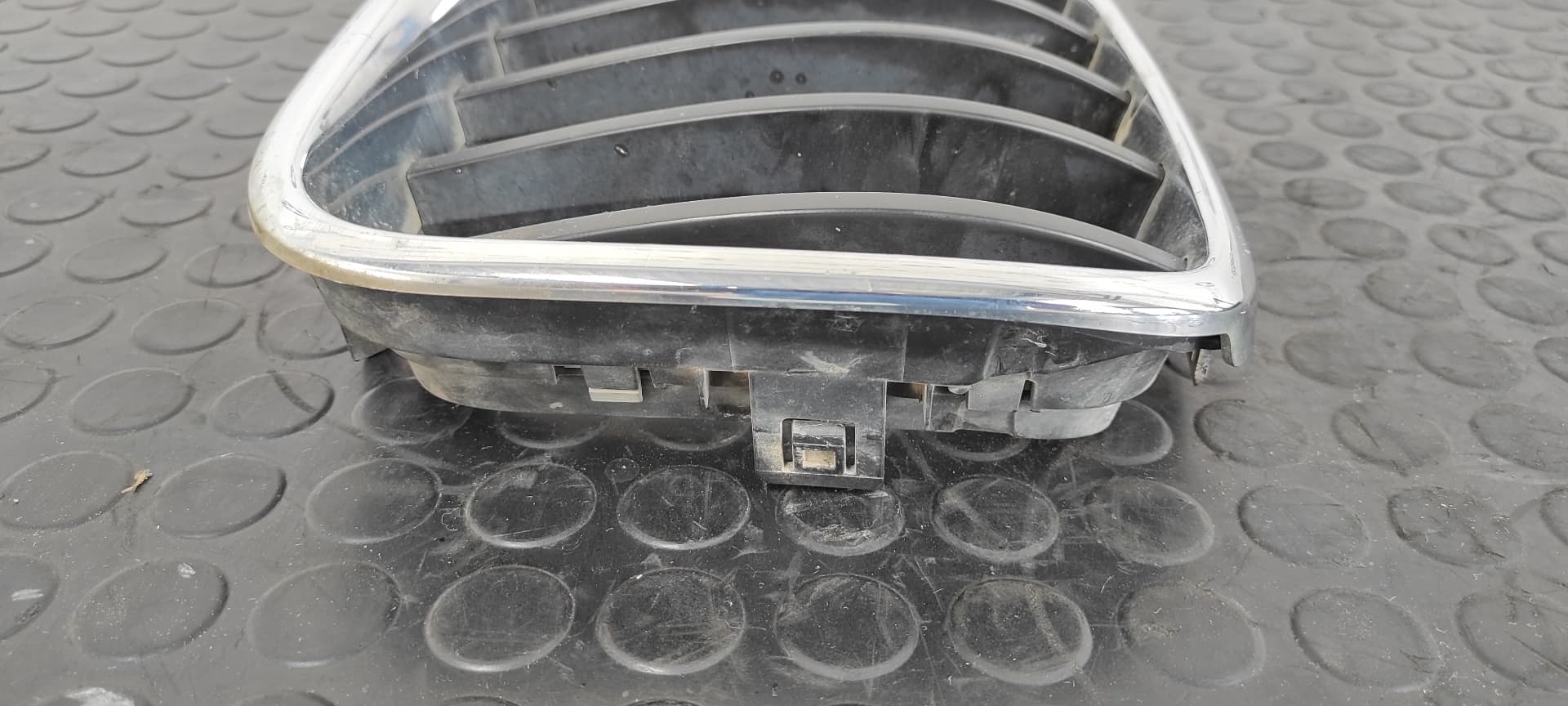 Recambio de REJILLA DELANTERA para BMW X3 (F25) sDrive 18d N47D20C referencia OEM IAM 51117210726   - GRIS 2
