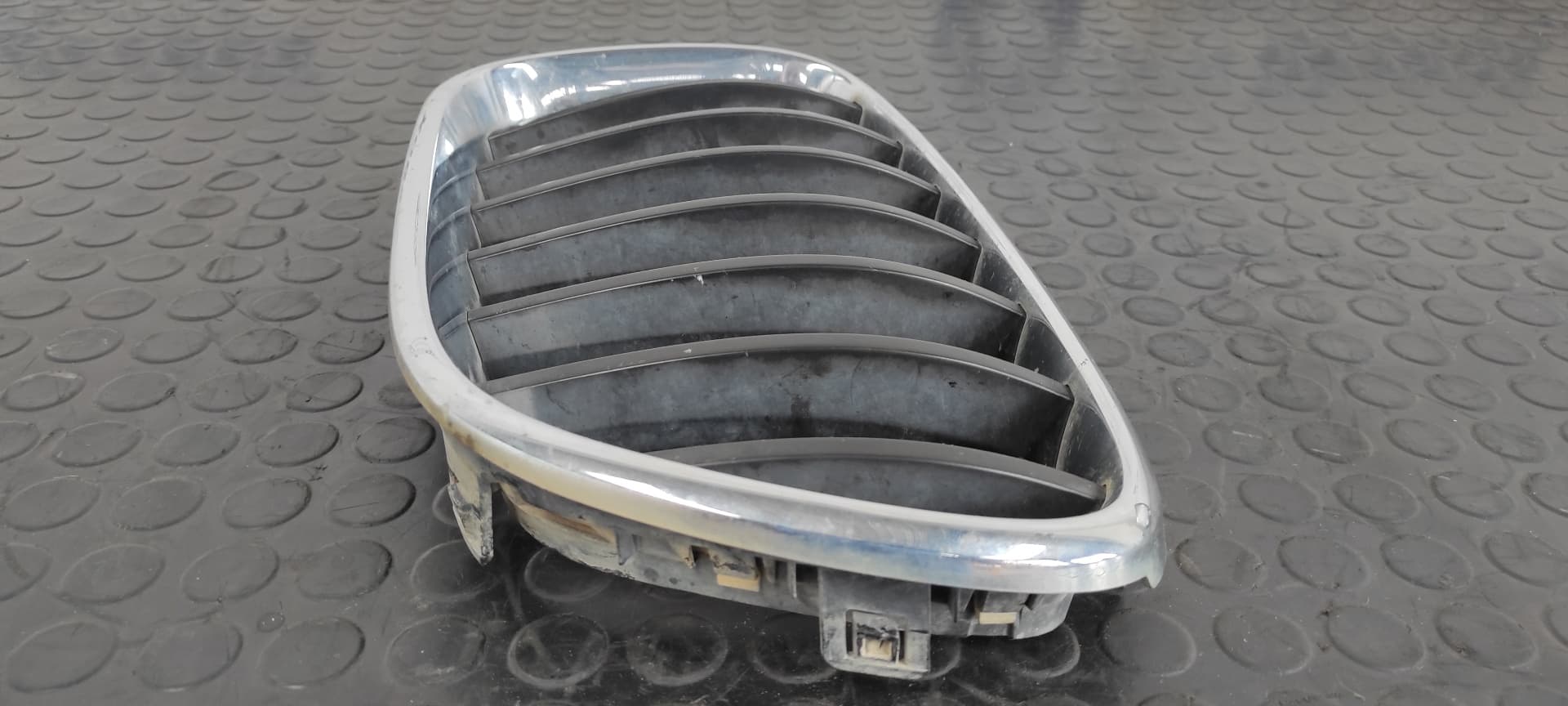Recambio de REJILLA DELANTERA para BMW X3 (F25) sDrive 18d N47D20C referencia OEM IAM 51117210725   - GRIS 2