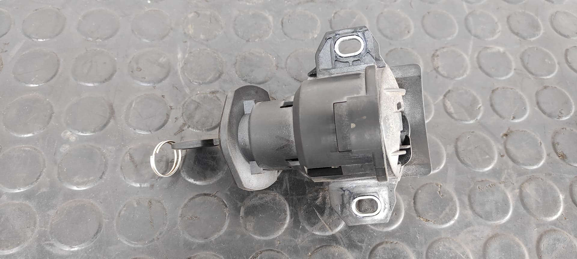 Recambio de BOMBIN PORTON TRASERO para BMW SERIE 3 BERLINA (E90) 320d 204D4 referencia OEM IAM 51247167321   - NEGRO 3