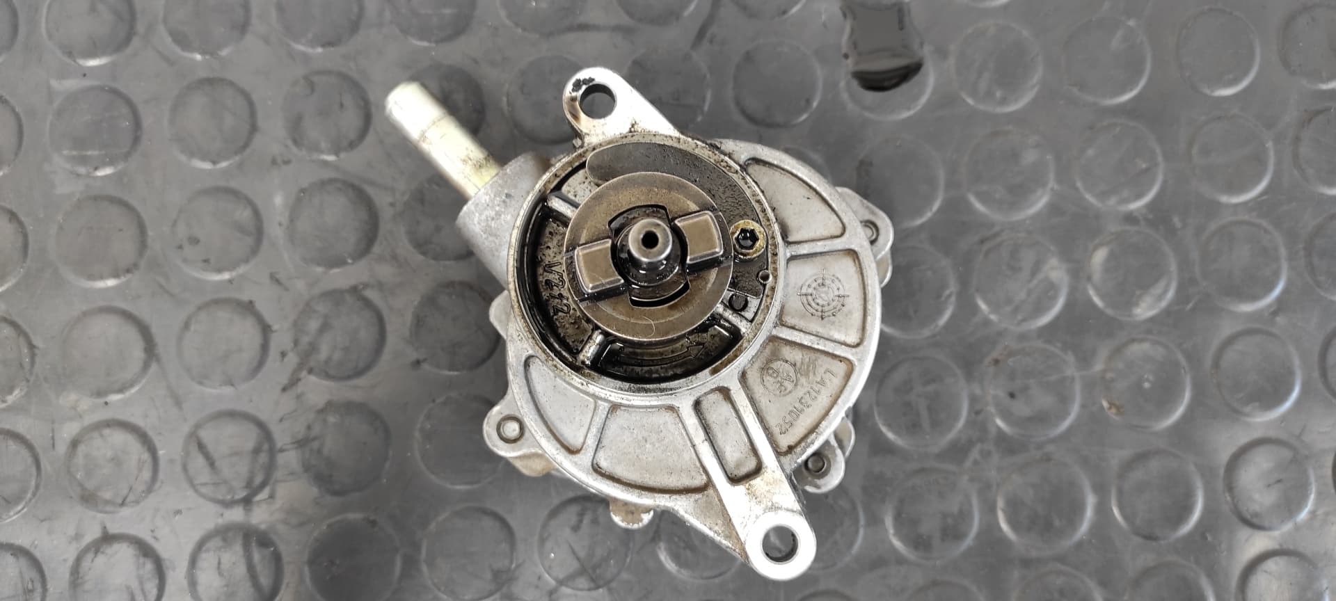 Recambio de DEPRESOR FRENO / BOMBA VACIO para MERCEDES-BENZ VITO MIXTO 06.2003 -> 111  CDI  Compacto  (639.601) 646982 referencia OEM IAM A6462300165   - BLANCO 5