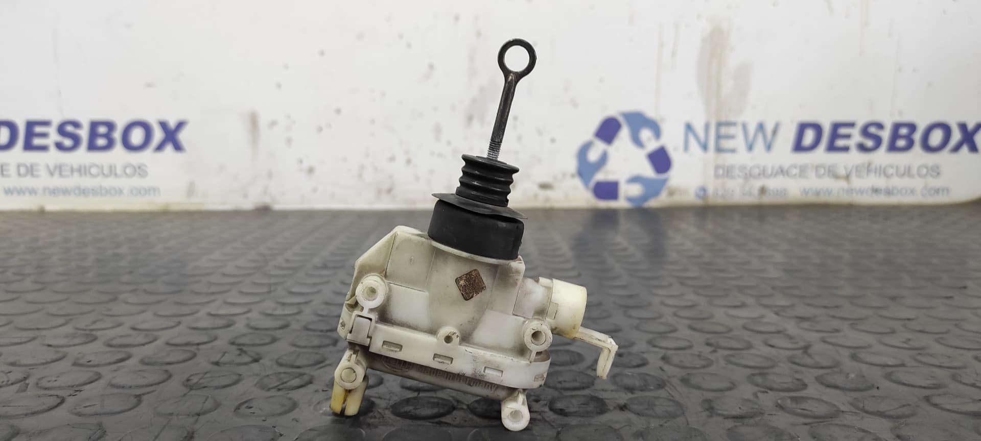 Recambio de MOTOR CIERRE CENTRALIZADO DELANTERO IZQUIERDO para MERCEDES-BENZ CLASE E (W124) BERLINA D-Turbo 250 (124.128) OM602962 referencia OEM IAM    - GRIS