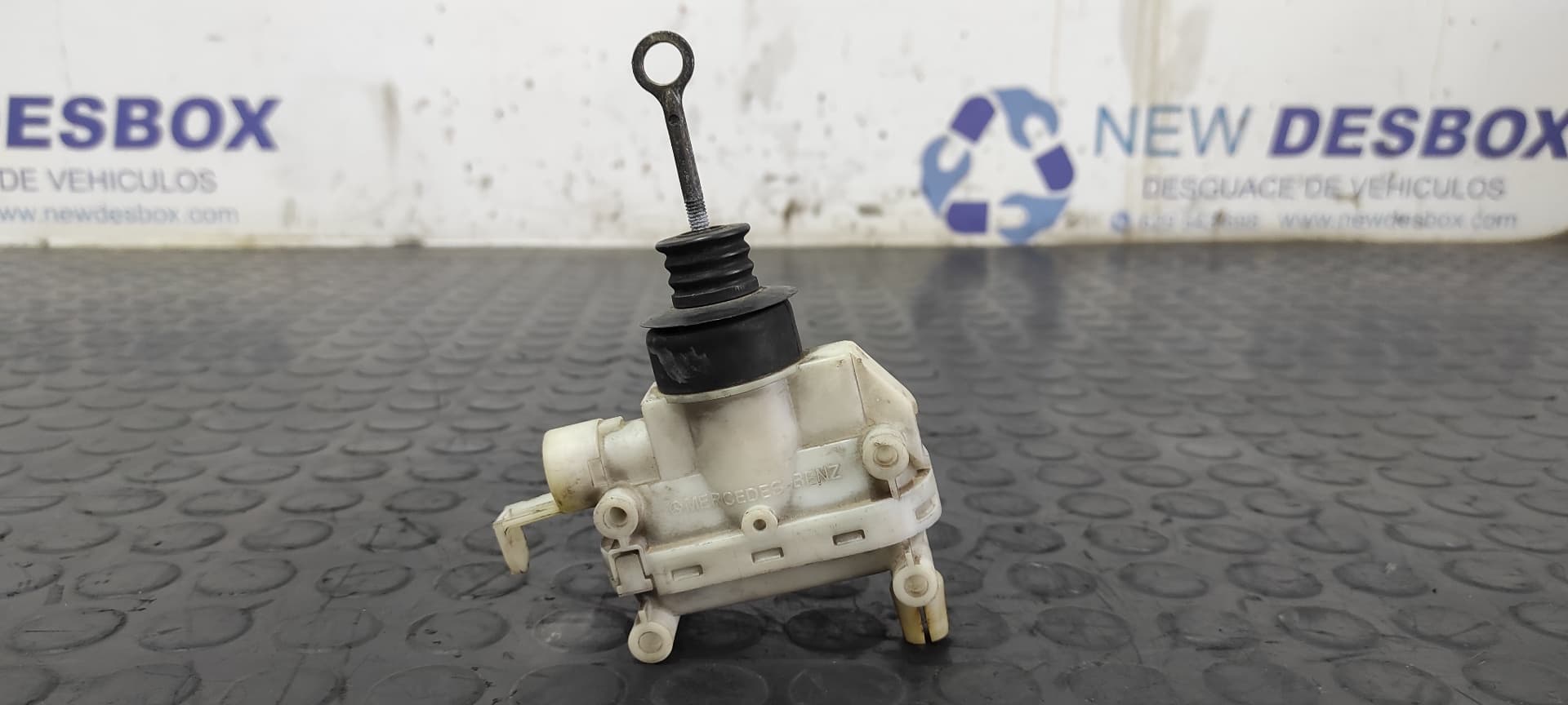 Recambio de MOTOR CIERRE CENTRALIZADO DELANTERO IZQUIERDO para MERCEDES-BENZ CLASE E (W124) BERLINA D-Turbo 250 (124.128) OM602962 referencia OEM IAM    - GRIS 2