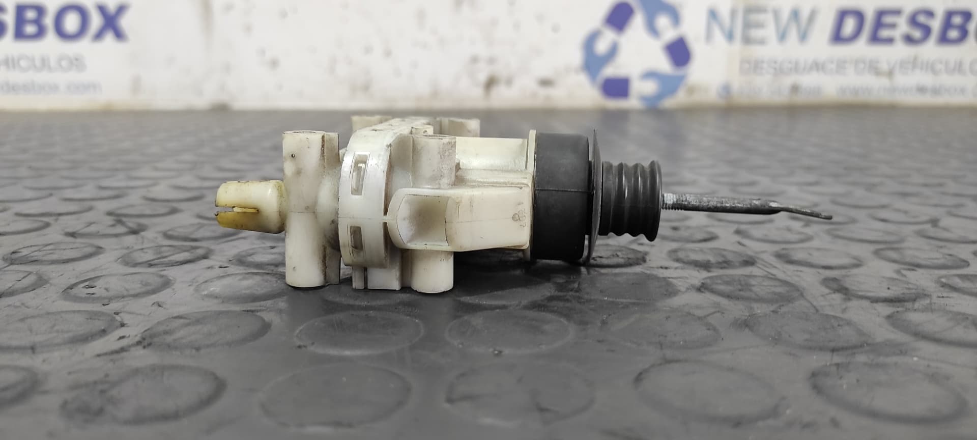 Recambio de MOTOR CIERRE CENTRALIZADO DELANTERO IZQUIERDO para MERCEDES-BENZ CLASE E (W124) BERLINA D-Turbo 250 (124.128) OM602962 referencia OEM IAM    - GRIS 3