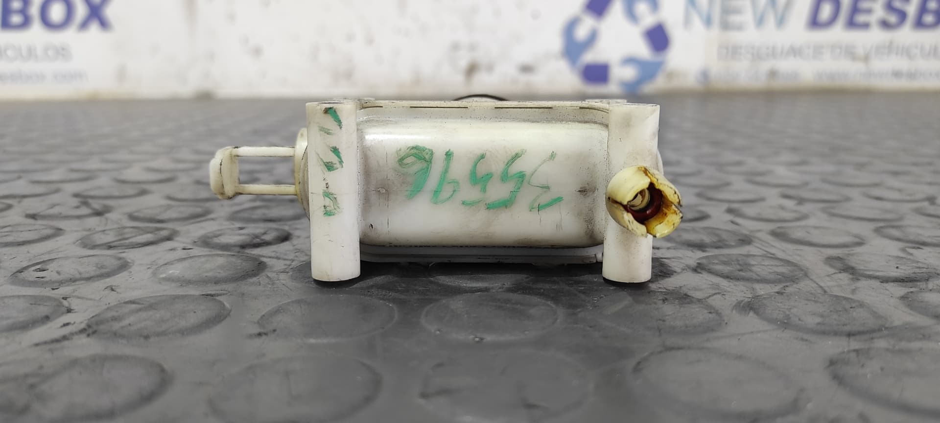 Recambio de MOTOR CIERRE CENTRALIZADO DELANTERO IZQUIERDO para MERCEDES-BENZ CLASE E (W124) BERLINA D-Turbo 250 (124.128) OM602962 referencia OEM IAM    - GRIS 5