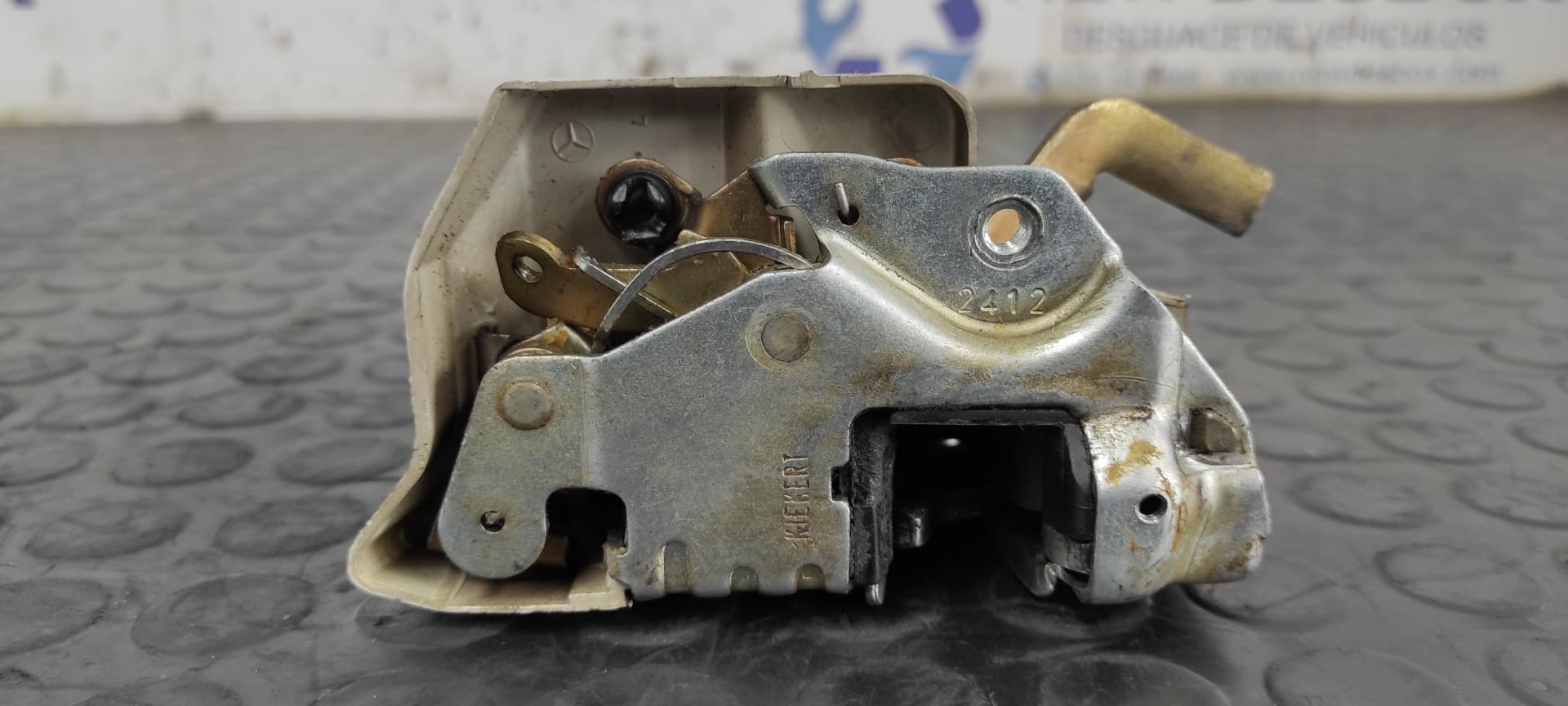 Recambio de CERRADURA PUERTA TRASERA IZQUIERDA para MERCEDES-BENZ CLASE E (W124) BERLINA D-Turbo 250 (124.128) OM602962 referencia OEM IAM KIEKERT 2412   - GRIS 2