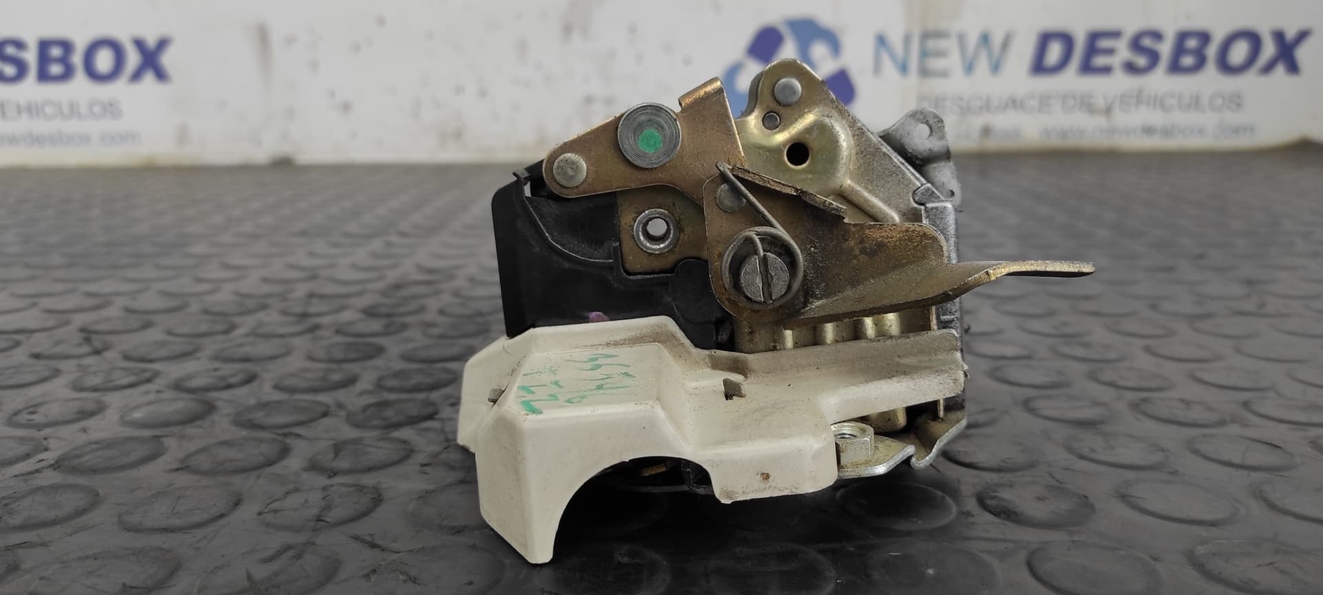 Recambio de CERRADURA PUERTA TRASERA IZQUIERDA para MERCEDES-BENZ CLASE E (W124) BERLINA D-Turbo 250 (124.128) OM602962 referencia OEM IAM KIEKERT 2412   - GRIS 4