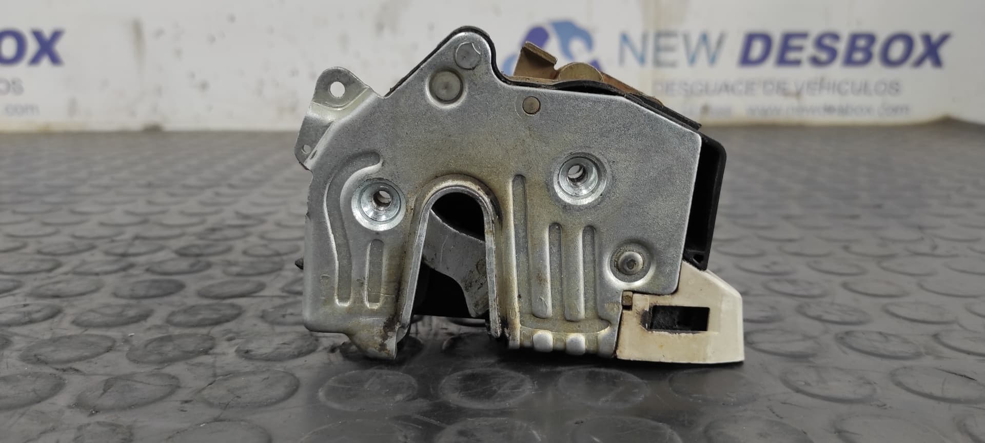 Recambio de CERRADURA PUERTA TRASERA IZQUIERDA para MERCEDES-BENZ CLASE E (W124) BERLINA D-Turbo 250 (124.128) OM602962 referencia OEM IAM KIEKERT 2412   - GRIS 3