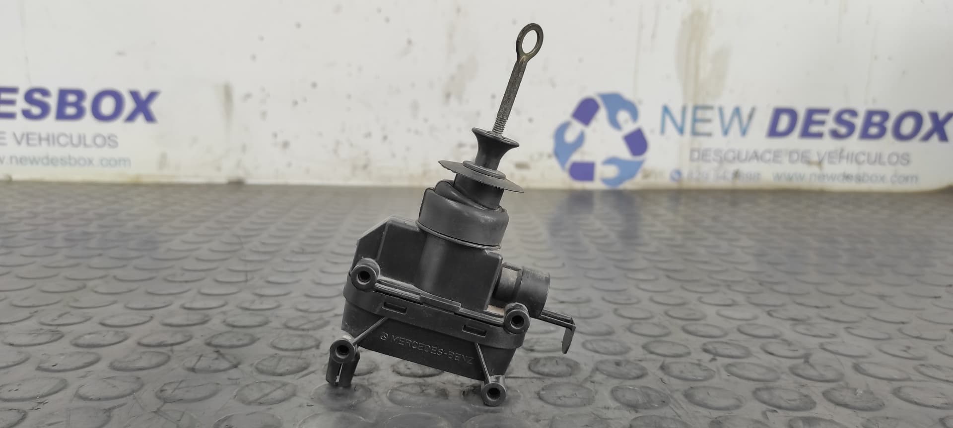 Recambio de MOTOR CIERRE CENTRALIZADO DELANTERO DERECHO para MERCEDES-BENZ CLASE E (W124) BERLINA D-Turbo 250 (124.128) OM602962 referencia OEM IAM    - GRIS 4