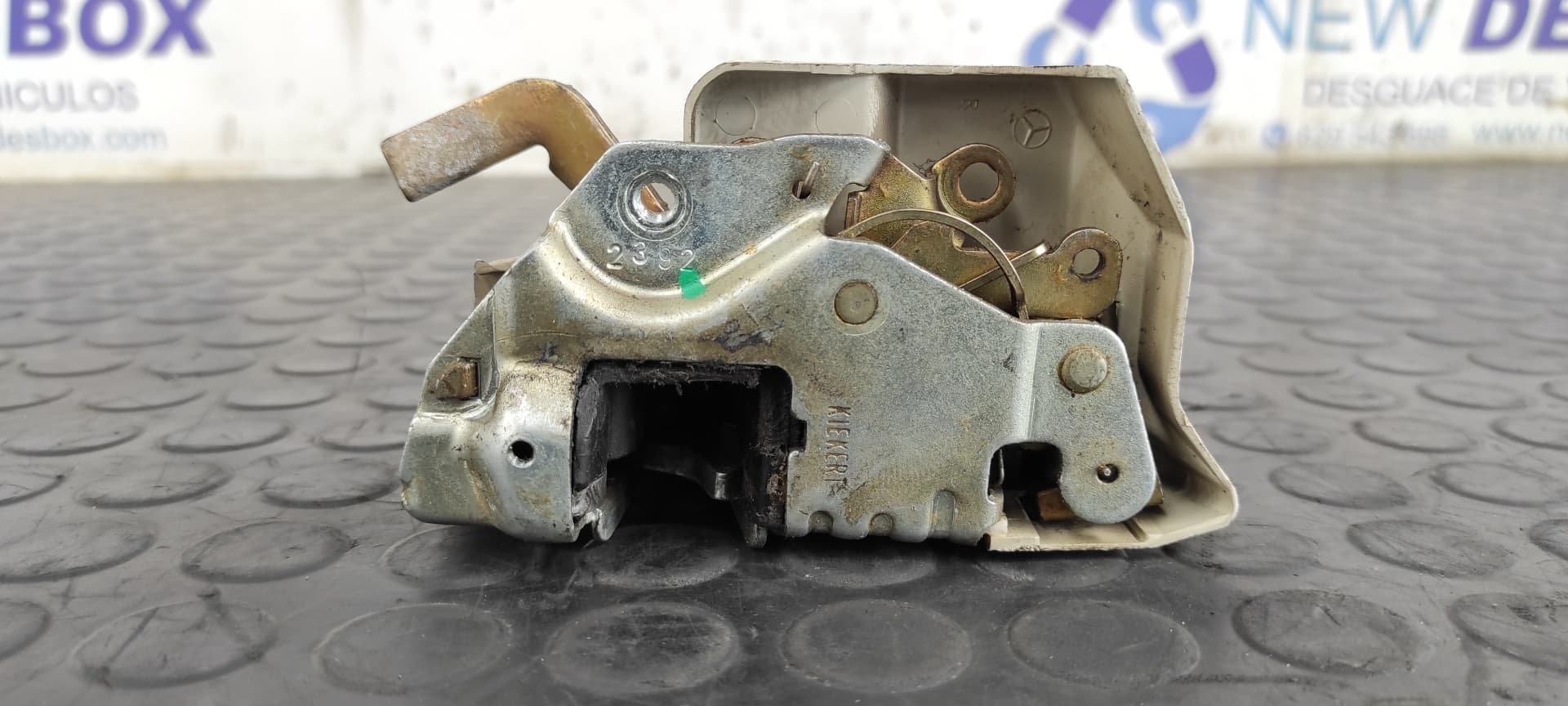 Recambio de CERRADURA PUERTA TRASERA DERECHA para MERCEDES-BENZ CLASE E (W124) BERLINA D-Turbo 250 (124.128) OM602962 referencia OEM IAM KIEKERT 2392   - GRIS 3