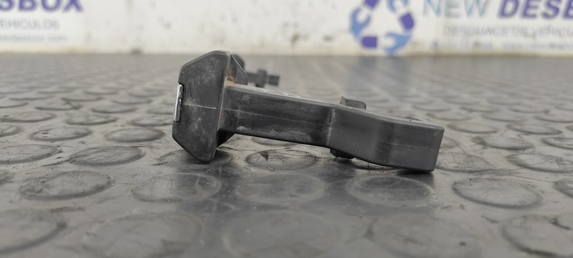 Recambio de MANETA TRASERA DERECHA para MERCEDES-BENZ CLASE E (W124) BERLINA D-Turbo 250 (124.128) OM602962 referencia OEM IAM    - GRIS 4
