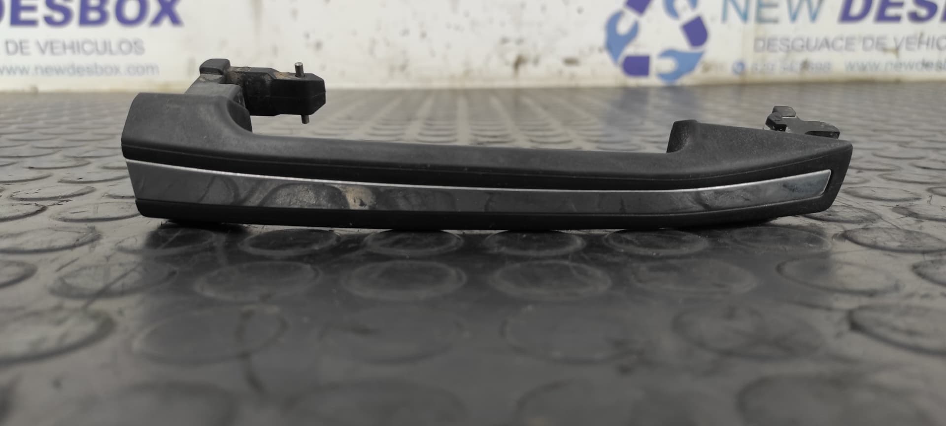 Recambio de MANETA DELANTERA IZQUIERDA para MERCEDES-BENZ CLASE E (W124) BERLINA D-Turbo 250 (124.128) OM602962 referencia OEM IAM    - GRIS