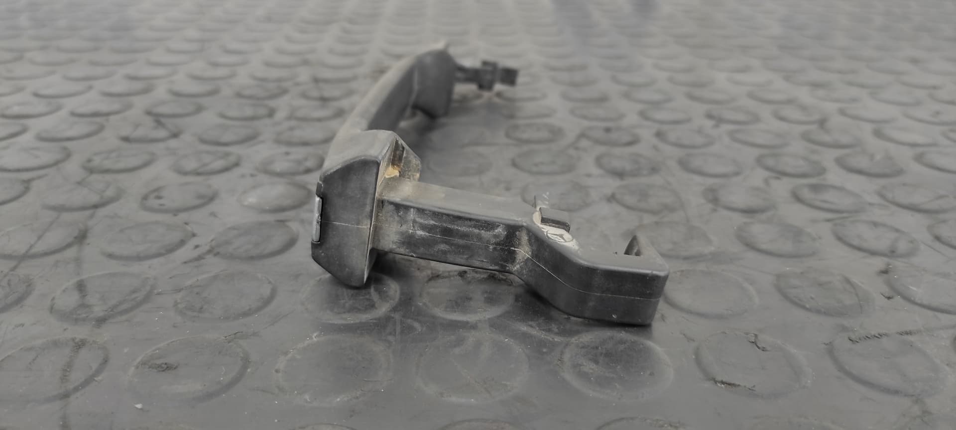 Recambio de MANETA  TRASERA IZQUIERDA para MERCEDES-BENZ CLASE E (W124) BERLINA D-Turbo 250 (124.128) OM602962 referencia OEM IAM    - GRIS 3