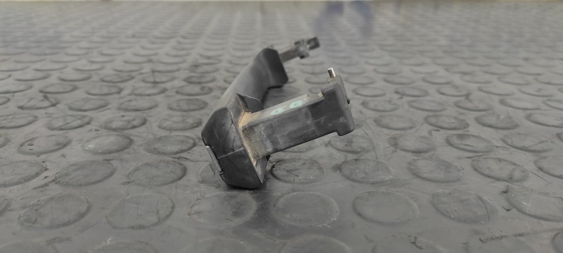 Recambio de MANETA DELANTERA DERECHA para MERCEDES-BENZ CLASE E (W124) BERLINA D-Turbo 250 (124.128) OM602962 referencia OEM IAM    - GRIS 2