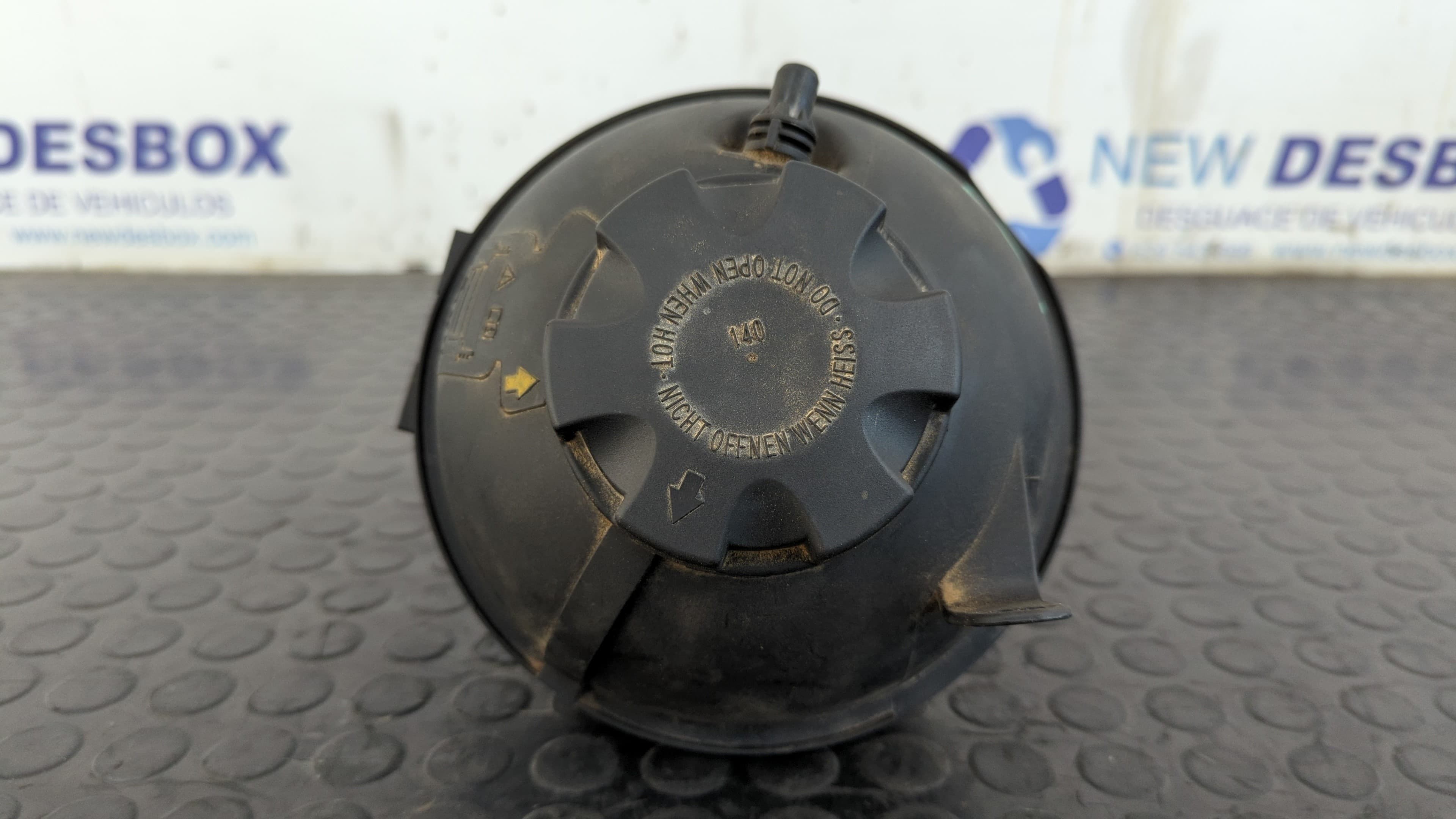 Recambio de DEPOSITO EXPANSION para BMW X3 (F25) sDrive 18d N47D20C referencia OEM IAM    - GRIS 5