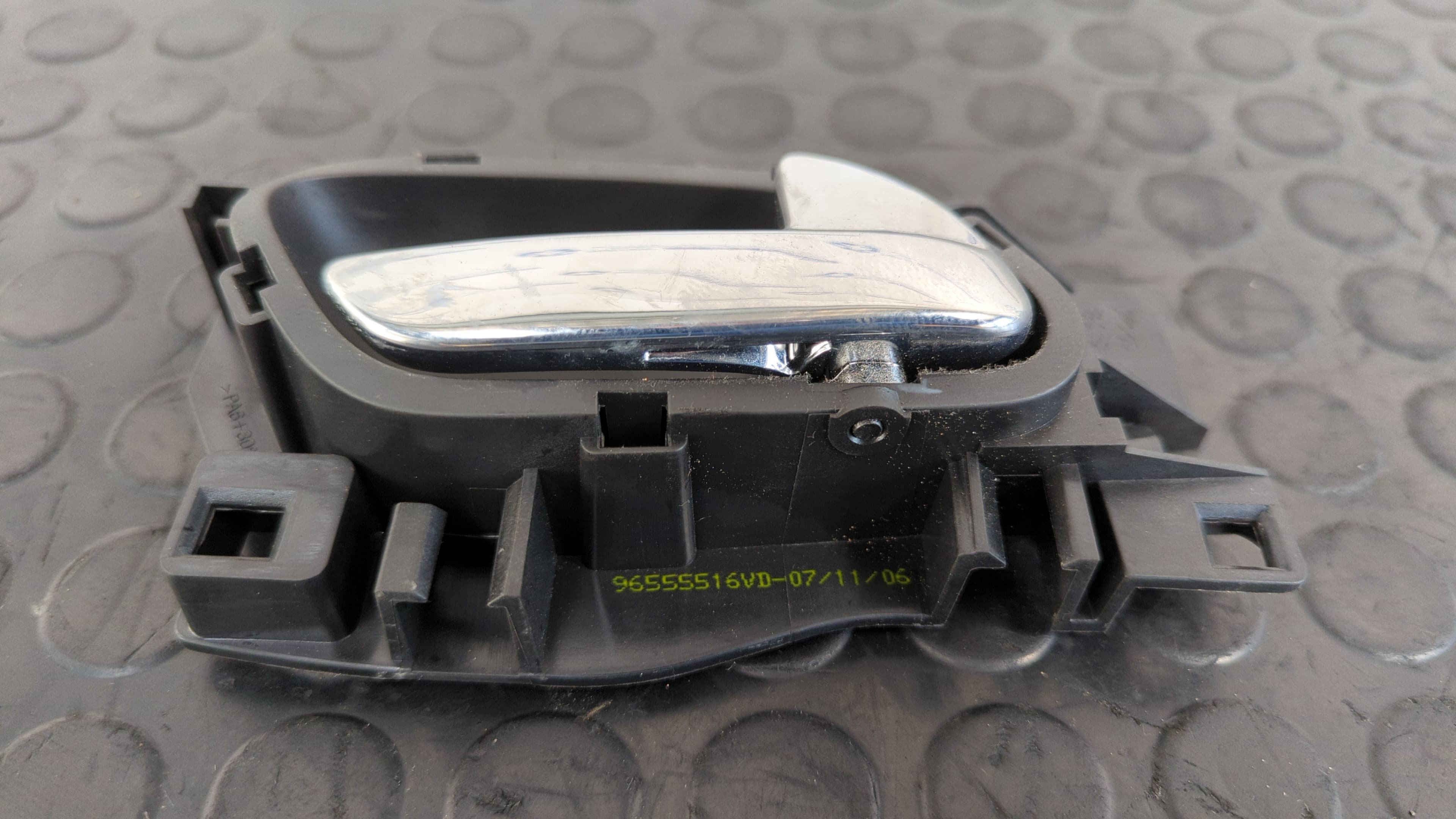 Recambio de MANETA INTERIOR TRASERA DERECHA para CITROEN C4 GRAND PICASSO Exclusive RHJDW10BTED4 referencia OEM IAM 96555516VD   - GRIS 3