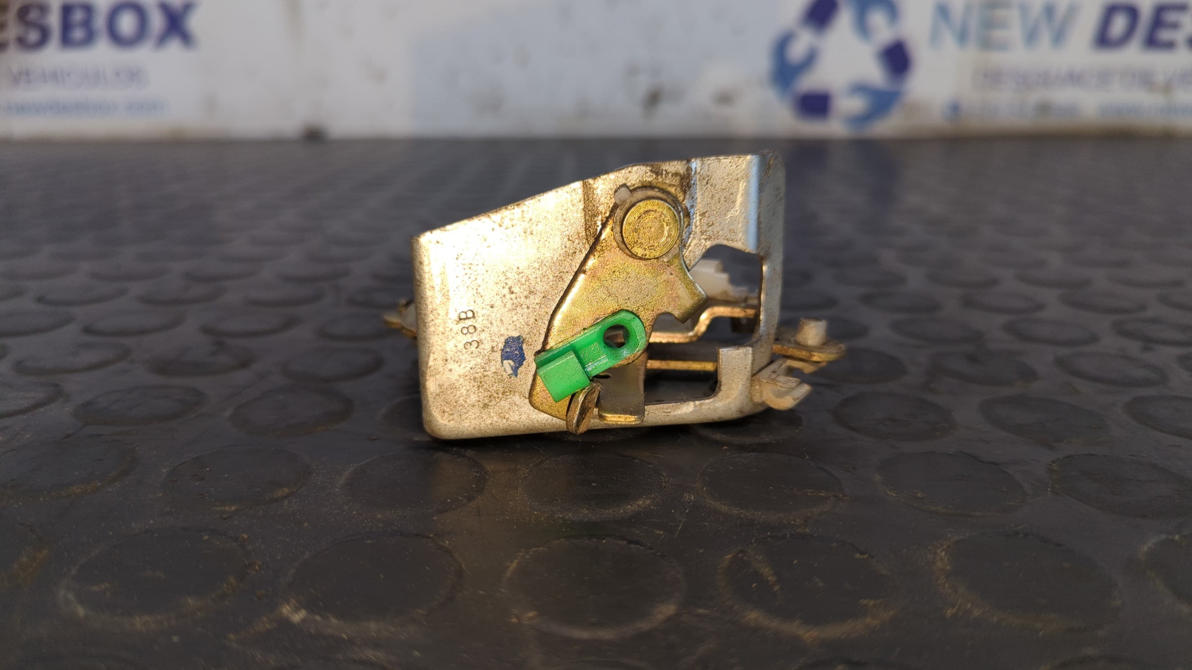 Recambio de CERRADURA MALETERO / PORTON para SUZUKI GRAND VITARA 3 PUERTAS SQ (GT) 2.0 Turbodiesel CAT RHZ referencia OEM IAM 38B   - BLANCO 2