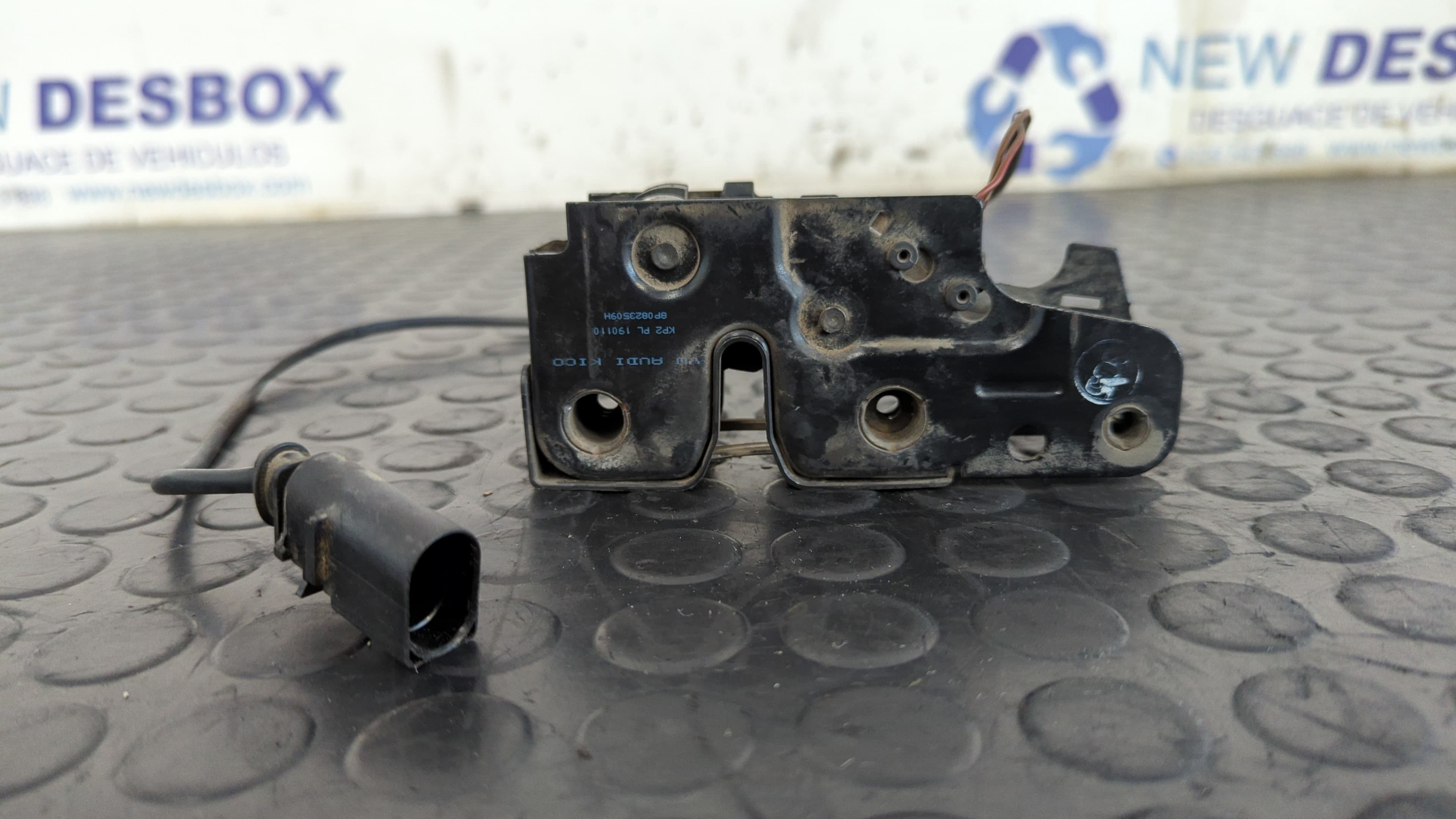 Recambio de CERRADURA CAPO para AUDI A3 SPORTBACK (8P) 1.6 TDI Ambition CAYC referencia OEM IAM 8P0823509H   - NEGRO