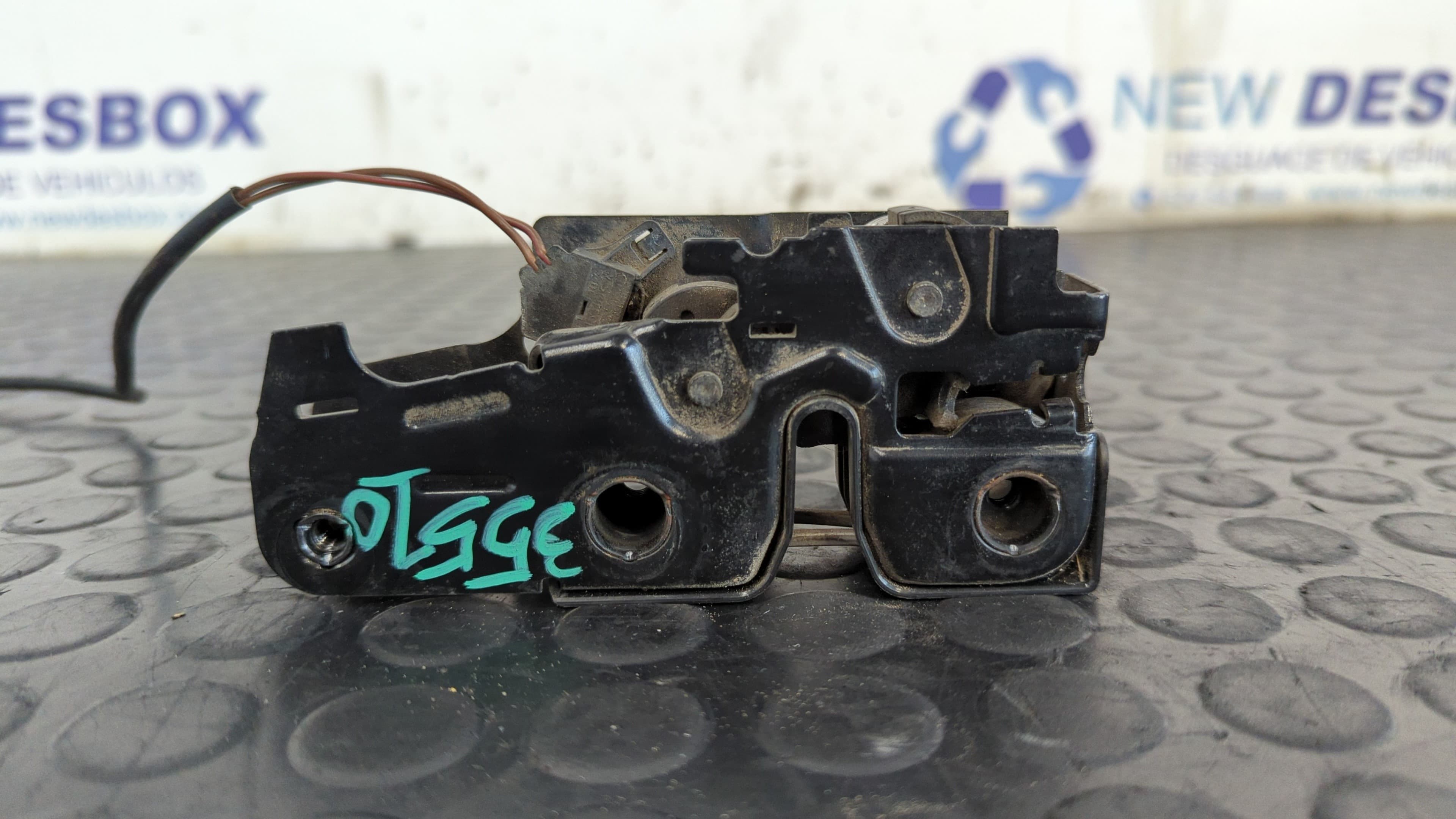 Recambio de CERRADURA CAPO para AUDI A3 SPORTBACK (8P) 1.6 TDI Ambition CAYC referencia OEM IAM 8P0823509H   - NEGRO 6