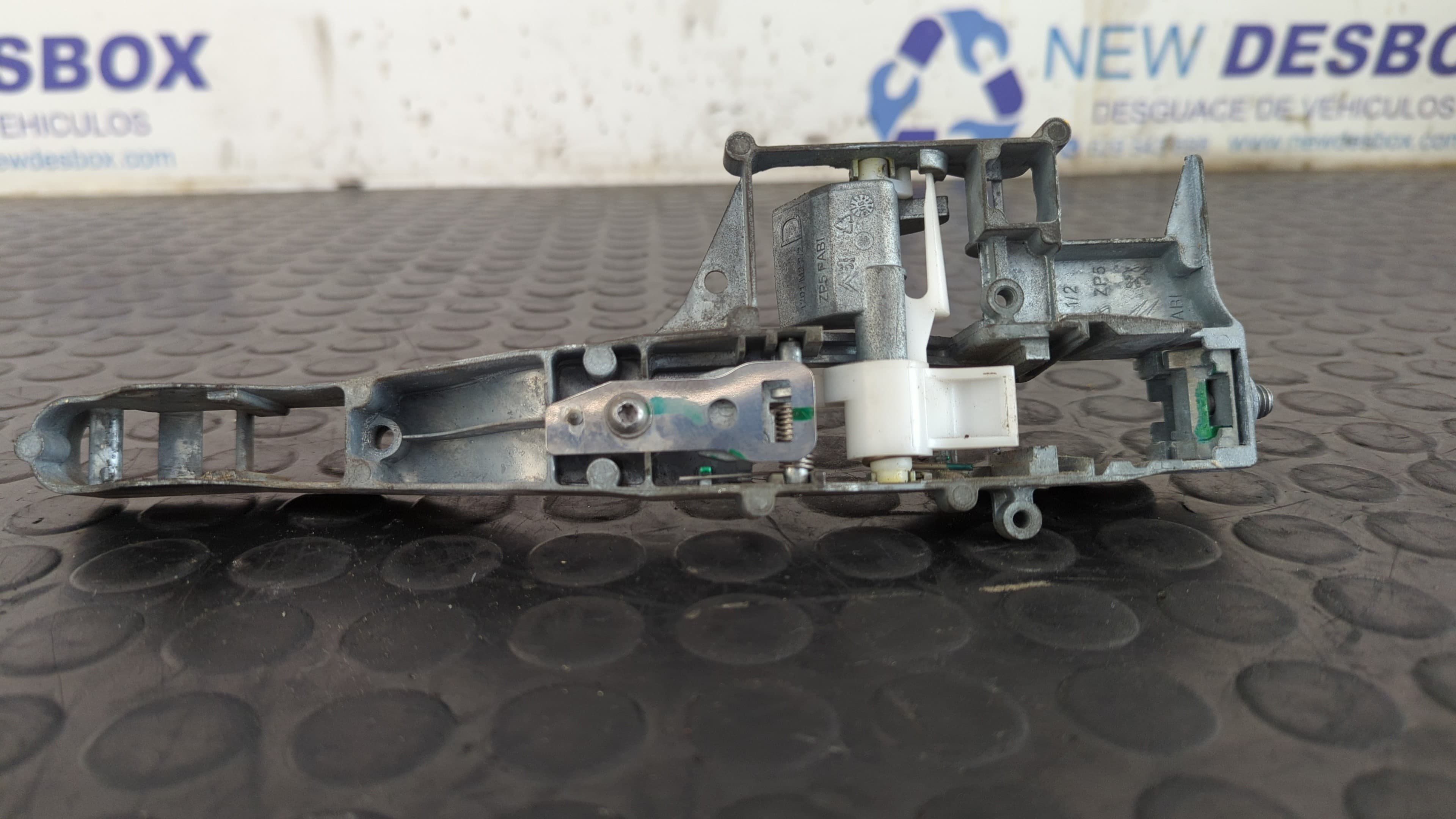 Recambio de MANETA TRASERA DERECHA para CITROEN C4 GRAND PICASSO Exclusive RHJDW10BTED4 referencia OEM IAM 9680503480   - GRIS 5