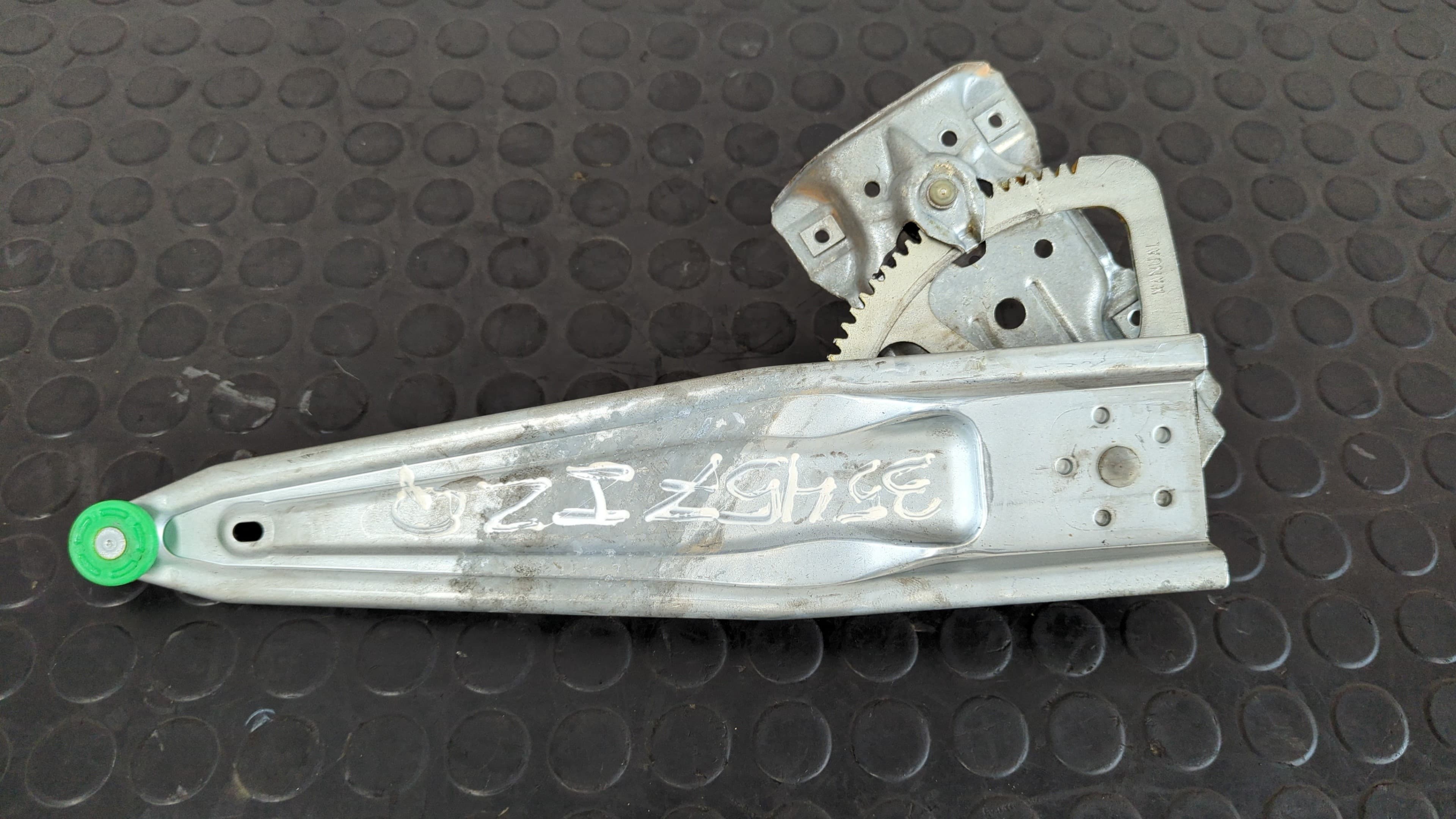 Recambio de ELEVALUNAS TRASERO IZQUIERDO para TOYOTA AURIS Luna+ 1NDTV referencia OEM IAM    - BLANCO 2
