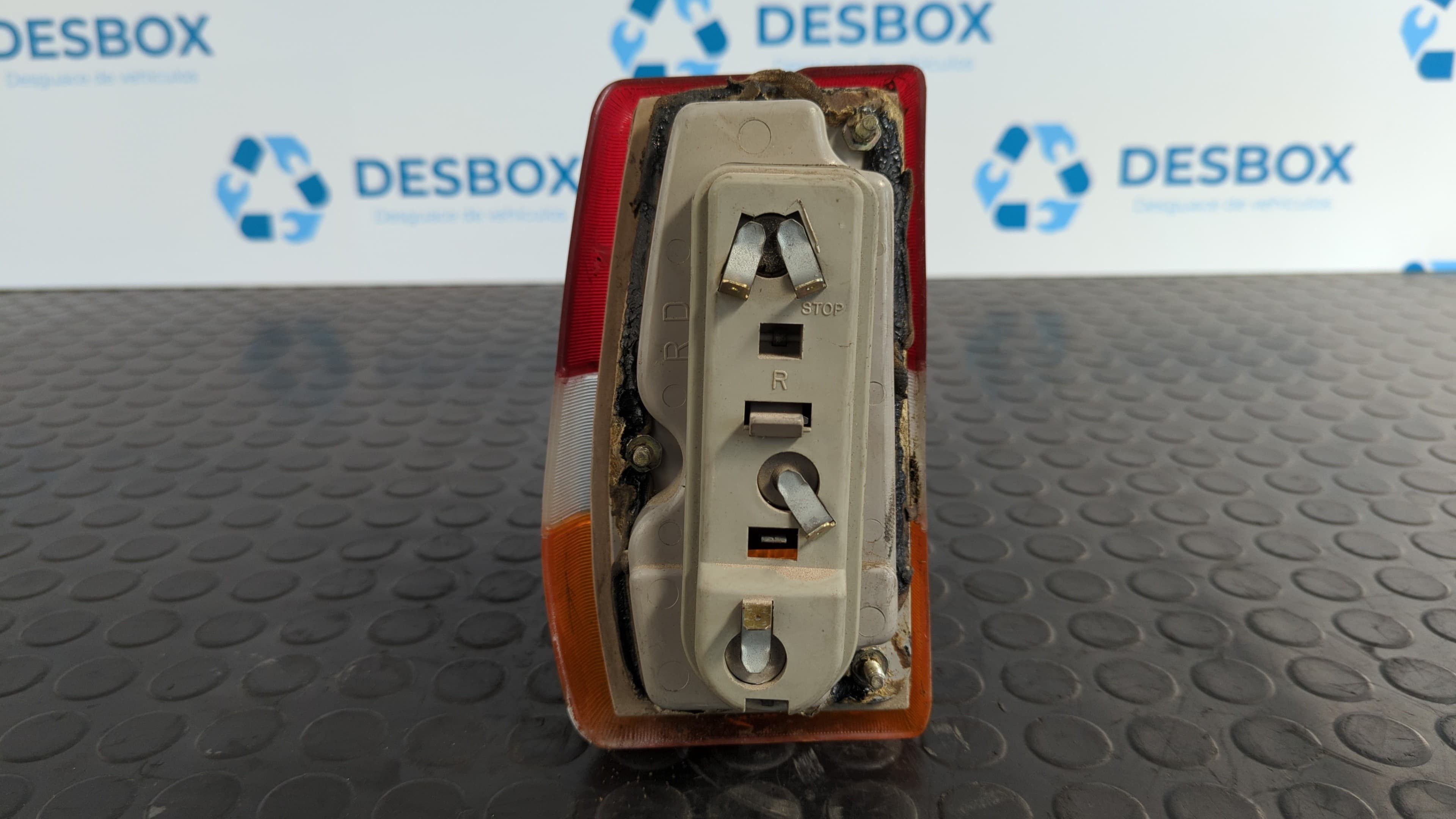 Recambio de PILOTO TRASERO DERECHO para FORD FIESTA BERL./EXPRESS Festival / CL TKB referencia OEM IAM 44633636D   - BLANCO 5