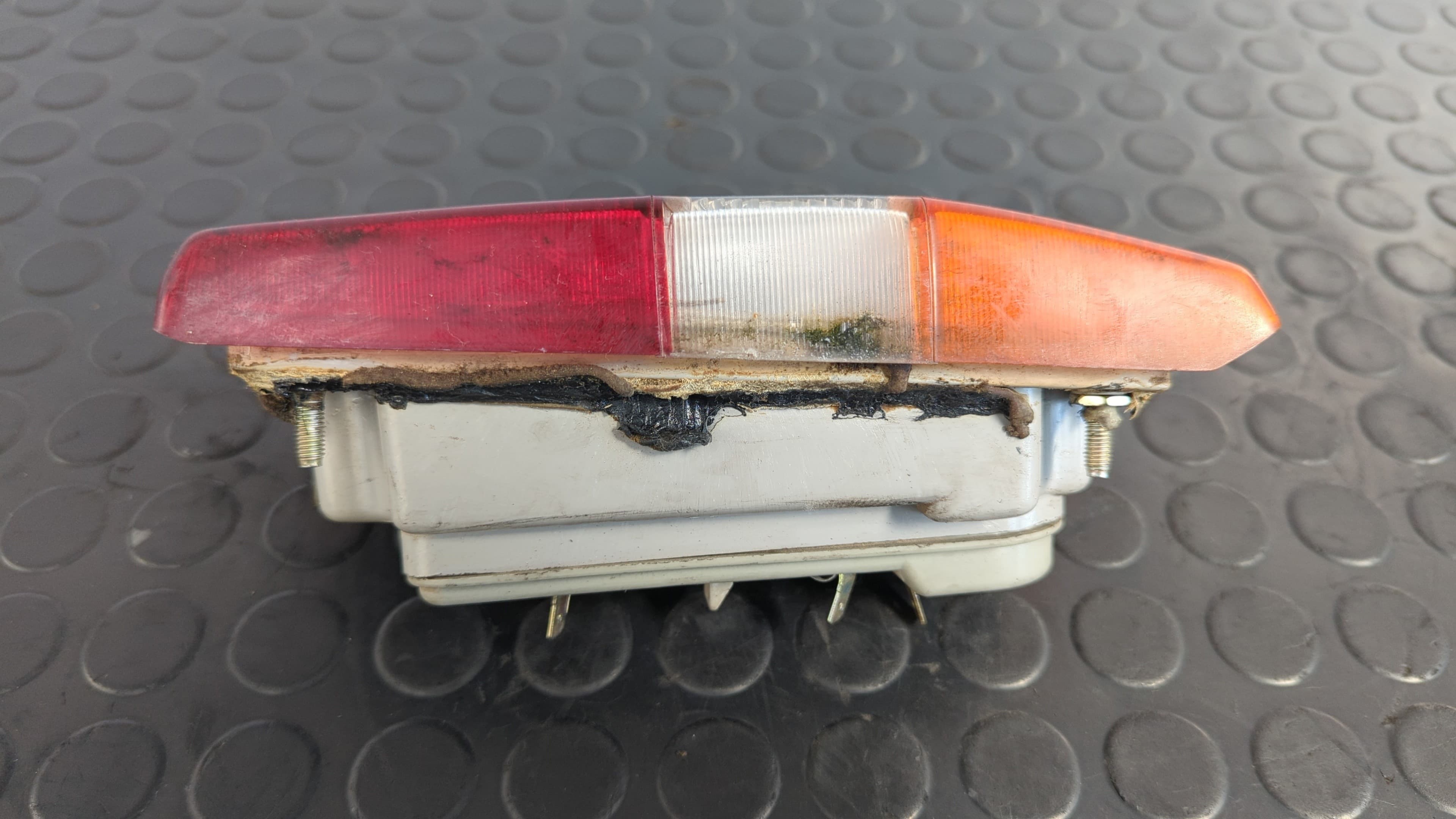 Recambio de PILOTO TRASERO DERECHO para FORD FIESTA BERL./EXPRESS Festival / CL TKB referencia OEM IAM 44633636D   - BLANCO 4
