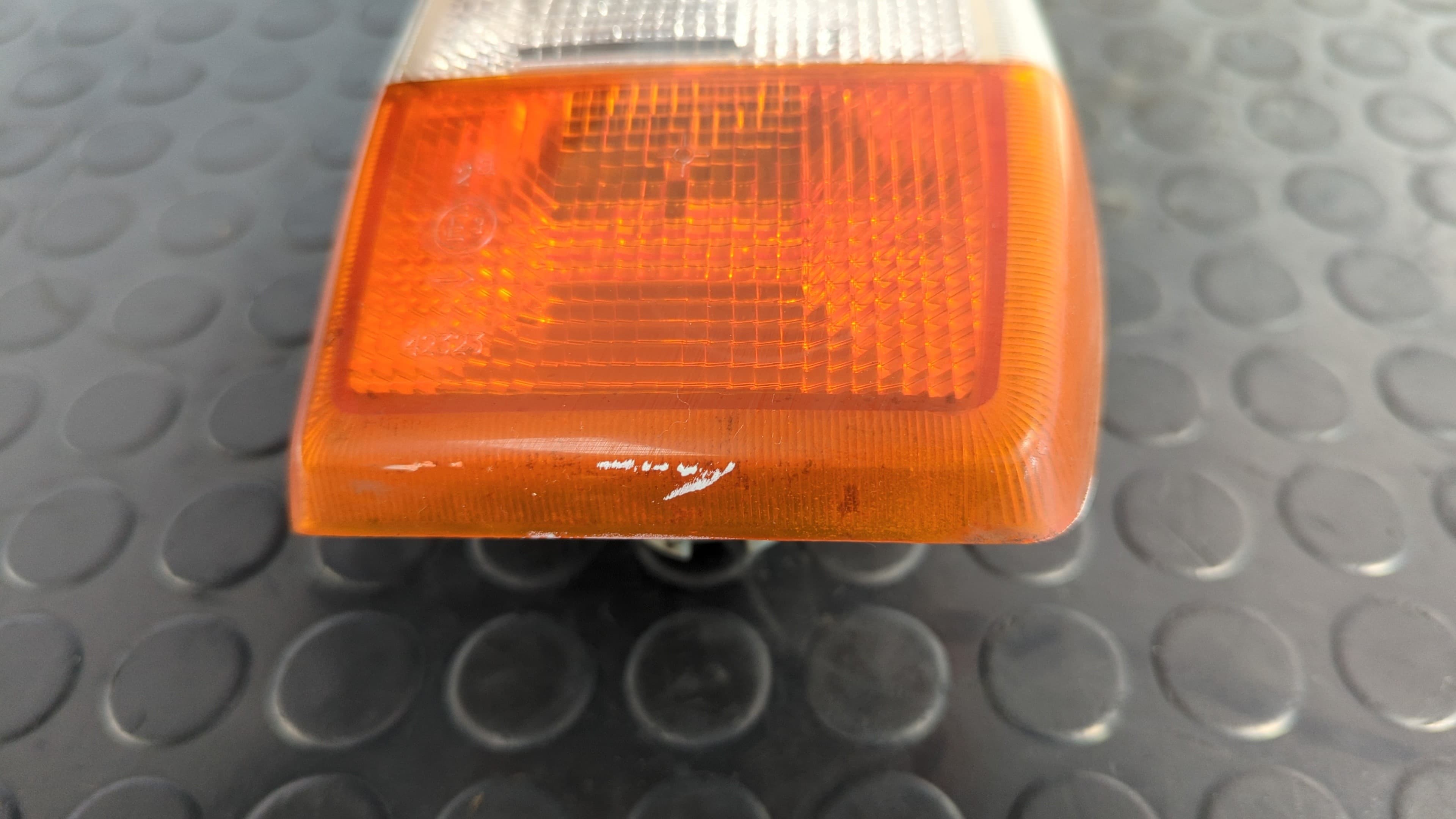 Recambio de PILOTO TRASERO DERECHO para FORD FIESTA BERL./EXPRESS Festival / CL TKB referencia OEM IAM 44633636D   - BLANCO 2