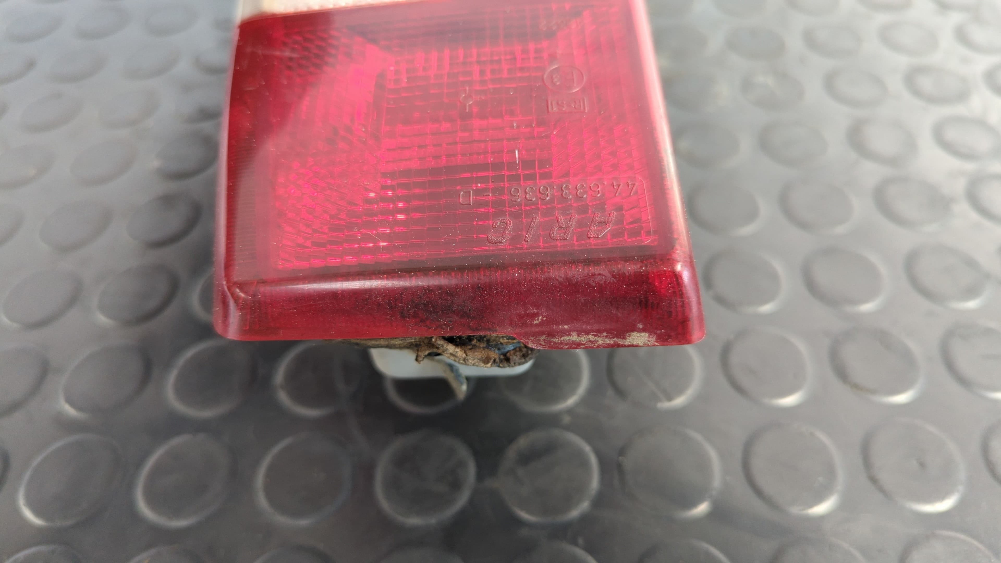 Recambio de PILOTO TRASERO DERECHO para FORD FIESTA BERL./EXPRESS Festival / CL TKB referencia OEM IAM 44633636D   - BLANCO 6