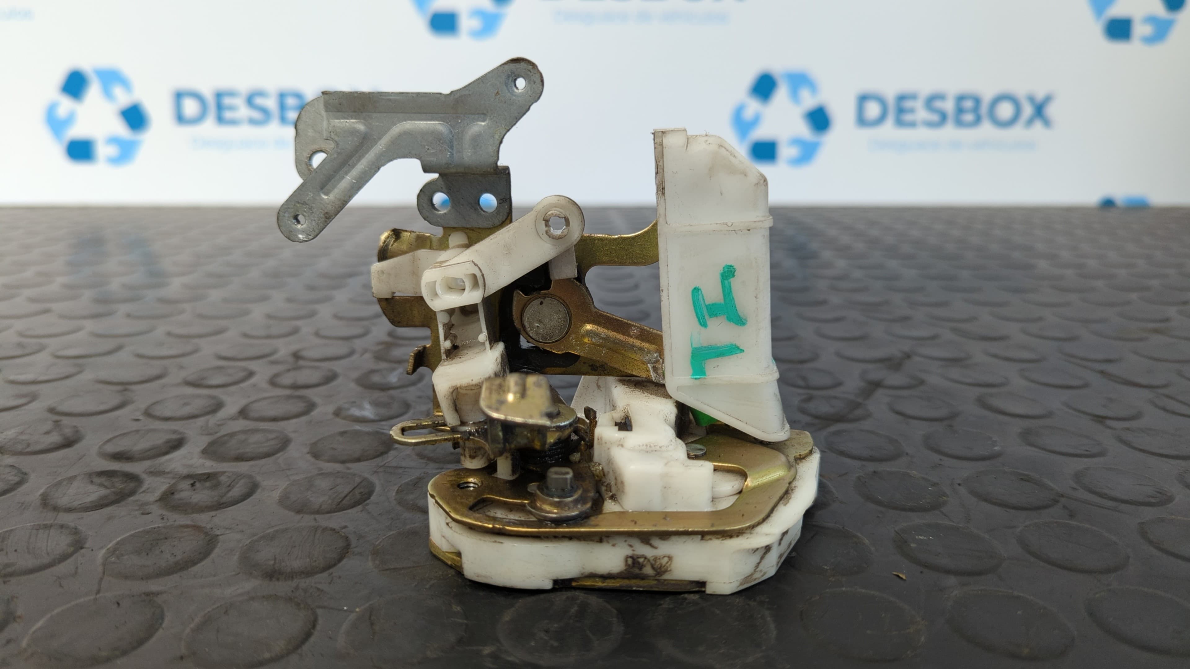 Recambio de CERRADURA PUERTA TRASERA IZQUIERDA para TOYOTA YARIS (NCP1/NLP1/SCP1) 1.3 Expo 2SZFE referencia OEM IAM    - AZUL