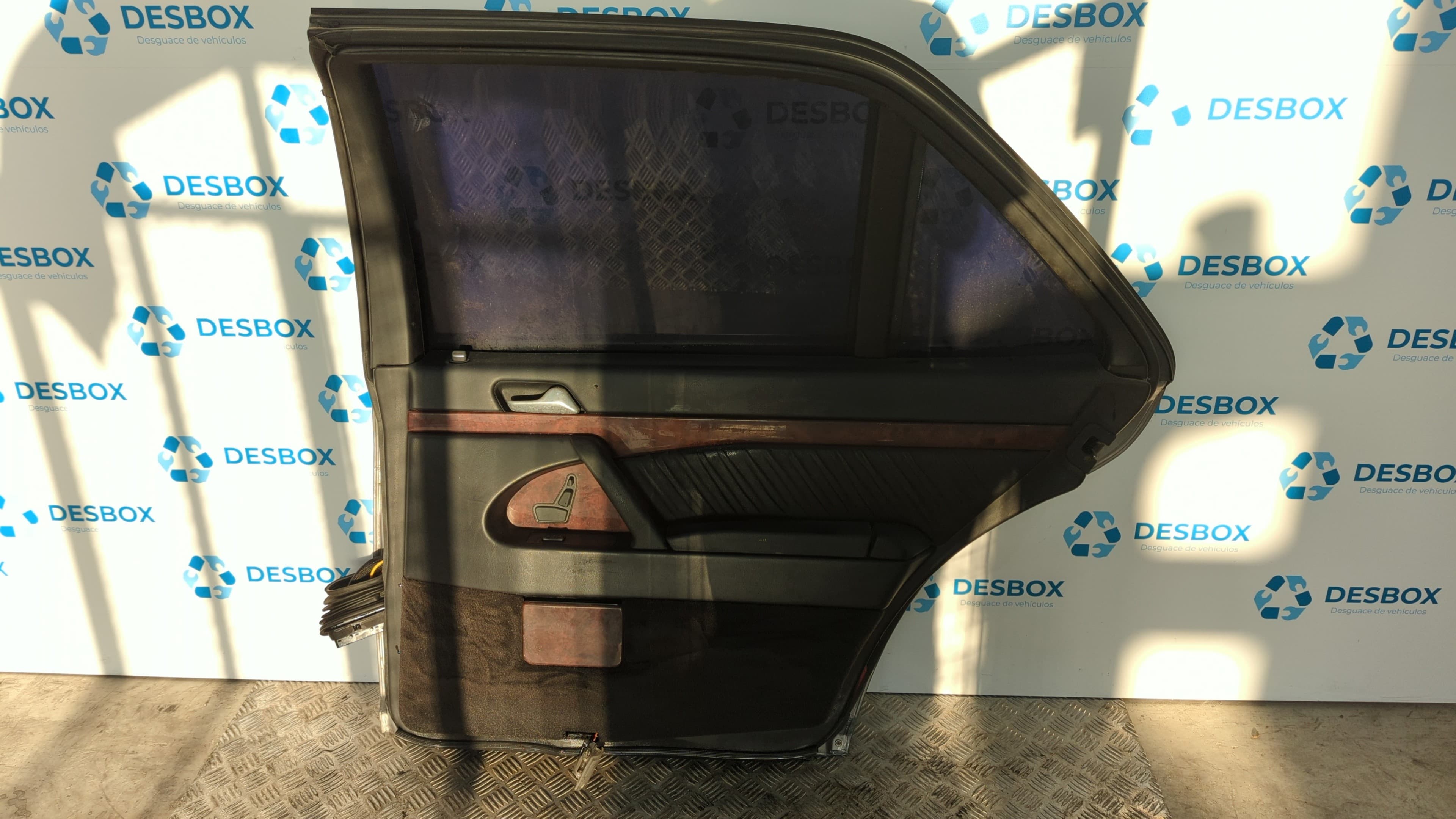 Recambio de PUERTA TRASERA DERECHA para MERCEDES-BENZ CLASE S (W140) referencia OEM IAM 7