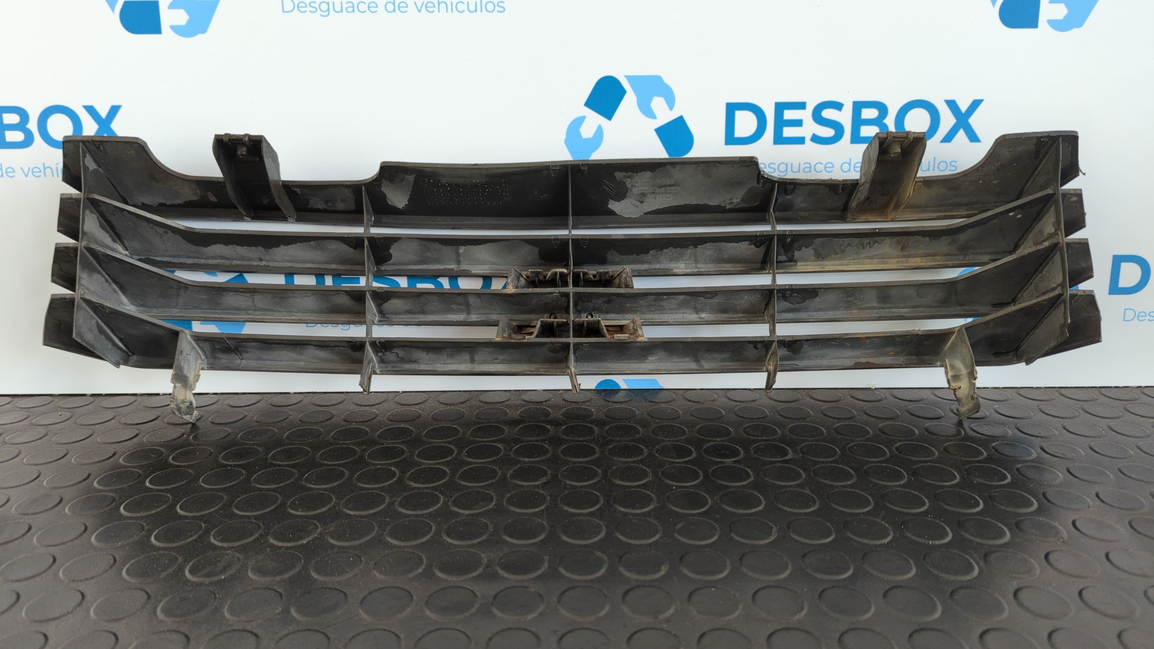 Recambio de REJILLA DELANTERA para CITROEN C15 D 161A referencia OEM IAM 9612999177   - BLANCO 5