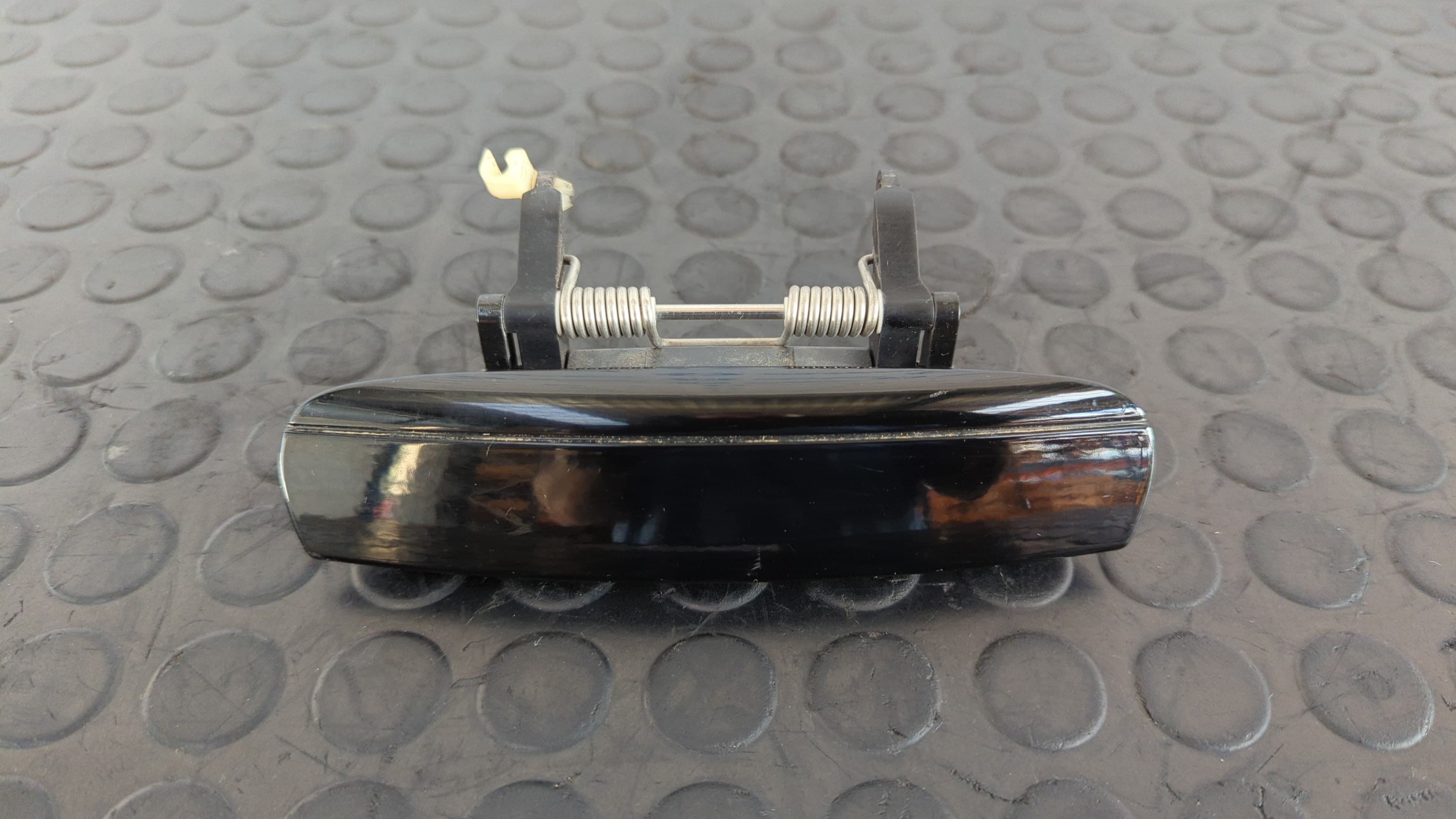 Recambio de MANETA DELANTERA DERECHA para AUDI A3 SPORTBACK (8P) 1.6 TDI Ambition CAYC referencia OEM IAM    - NEGRO