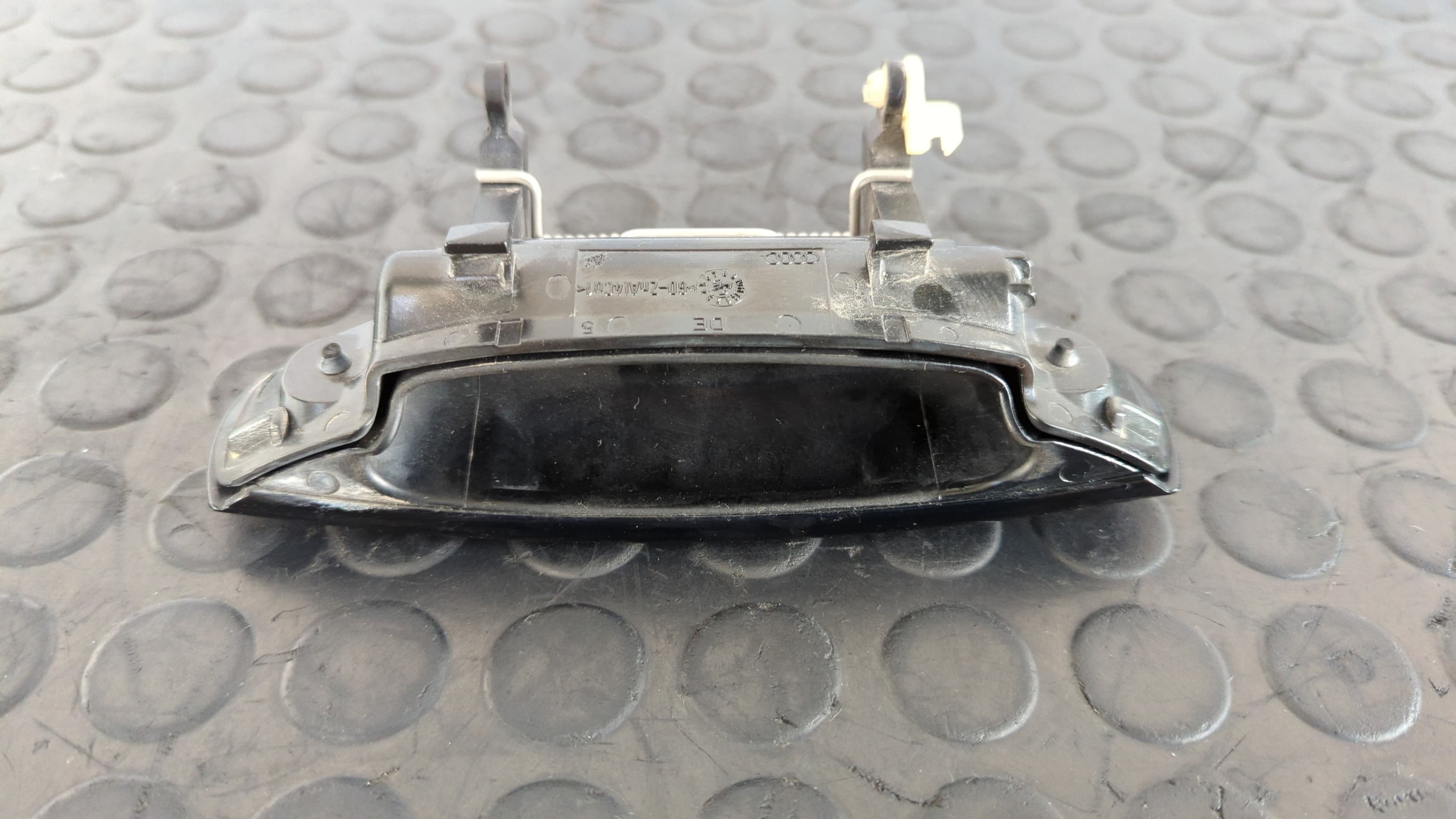 Recambio de MANETA DELANTERA DERECHA para AUDI A3 SPORTBACK (8P) 1.6 TDI Ambition CAYC referencia OEM IAM    - NEGRO 4