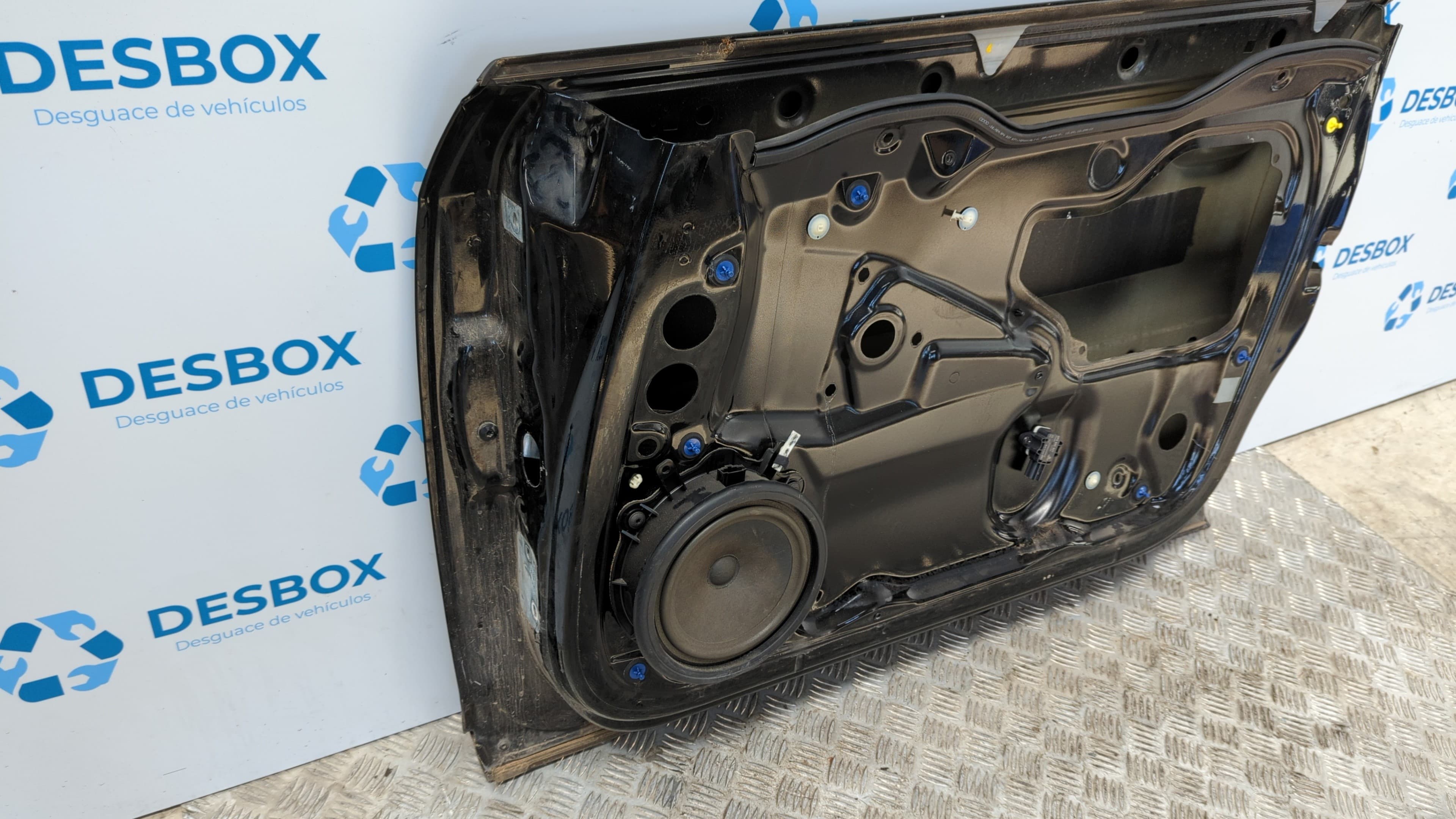 Recambio de PUERTA DELANTERA DERECHA para AUDI A3 SPORTBACK (8P) CAYC referencia OEM IAM    - NEGRO 2