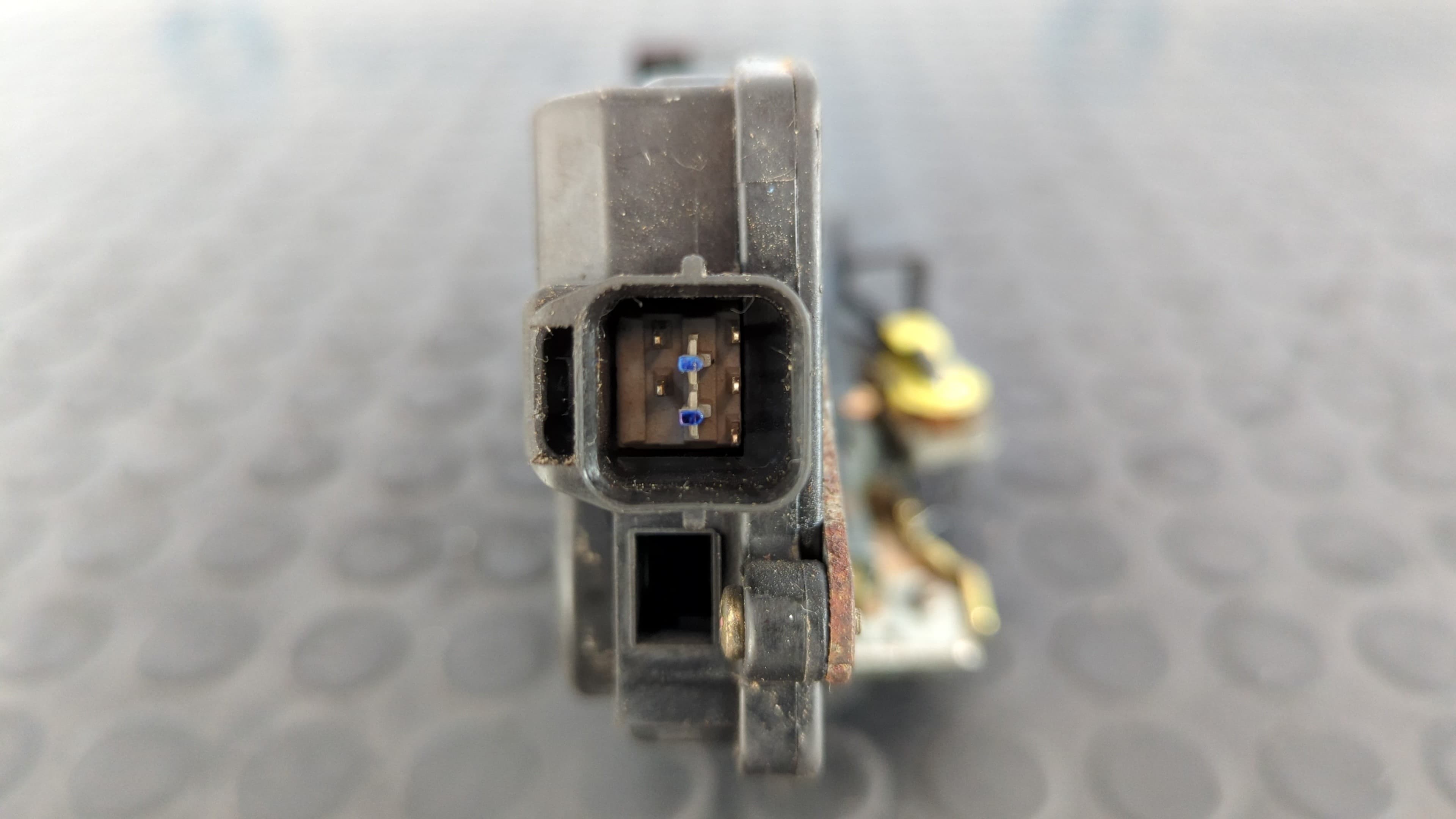 Recambio de CERRADURA PUERTA TRASERA IZQUIERDA para HYUNDAI TRAJET (FO) 2.0 GLS G4JPG referencia OEM IAM 814103A000   - PLATA 2