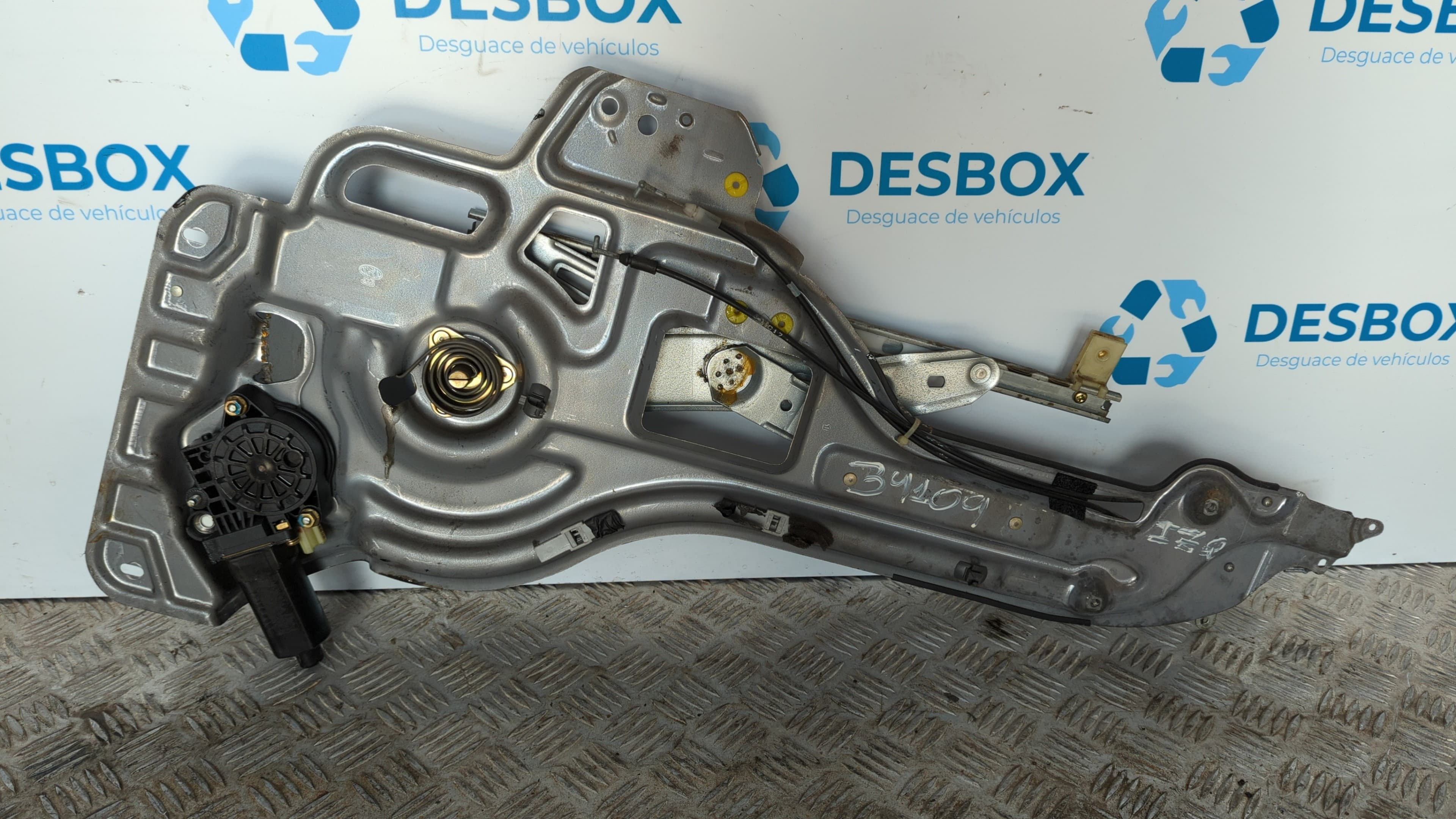 Recambio de ELEVALUNAS TRASERO DERECHO para HYUNDAI TRAJET (FO) 2.0 GLS G4JPG referencia OEM IAM 834063A000   - PLATA