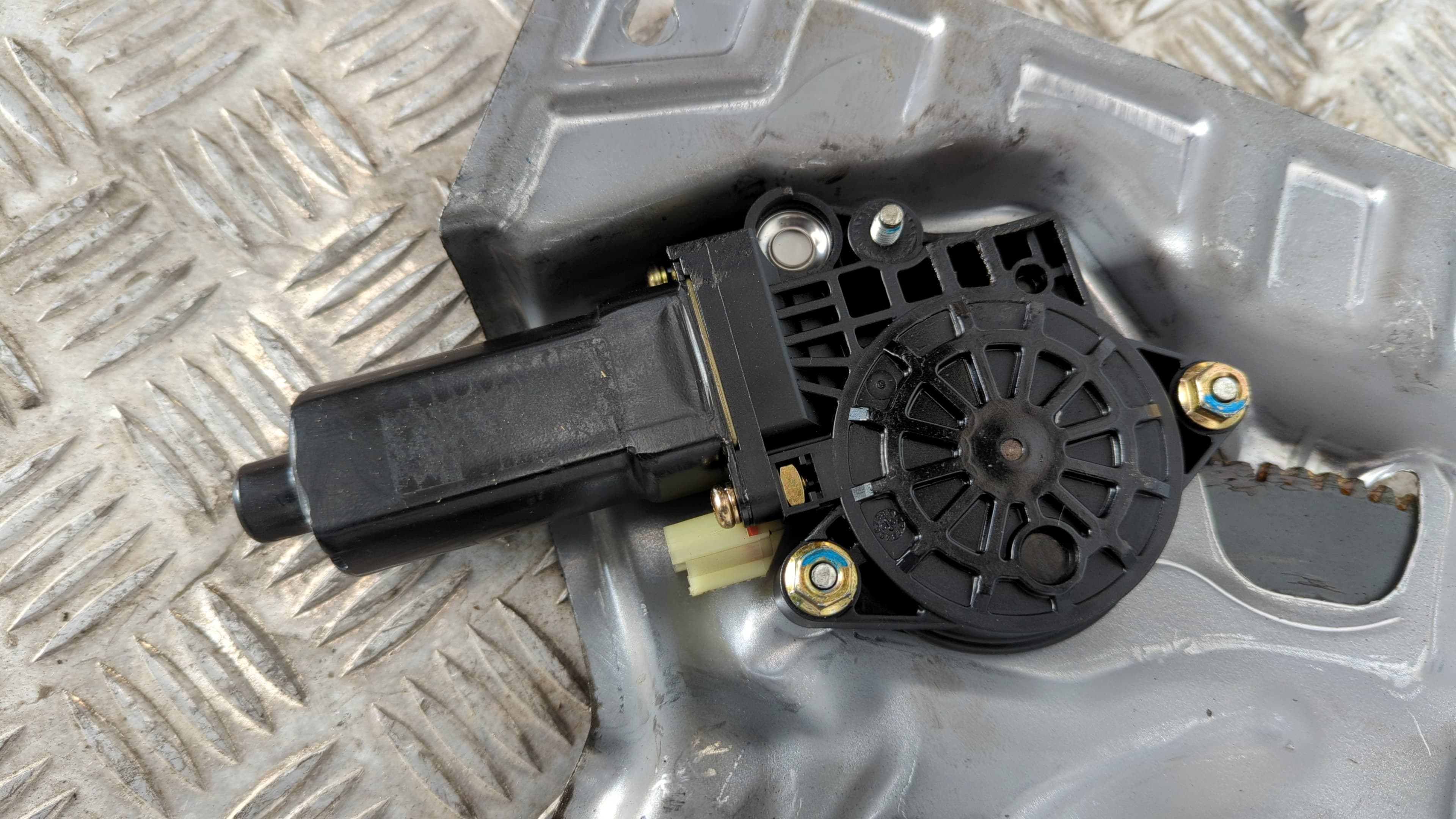 Recambio de ELEVALUNAS TRASERO DERECHO para HYUNDAI TRAJET (FO) 2.0 GLS G4JPG referencia OEM IAM 834063A000   - PLATA 2
