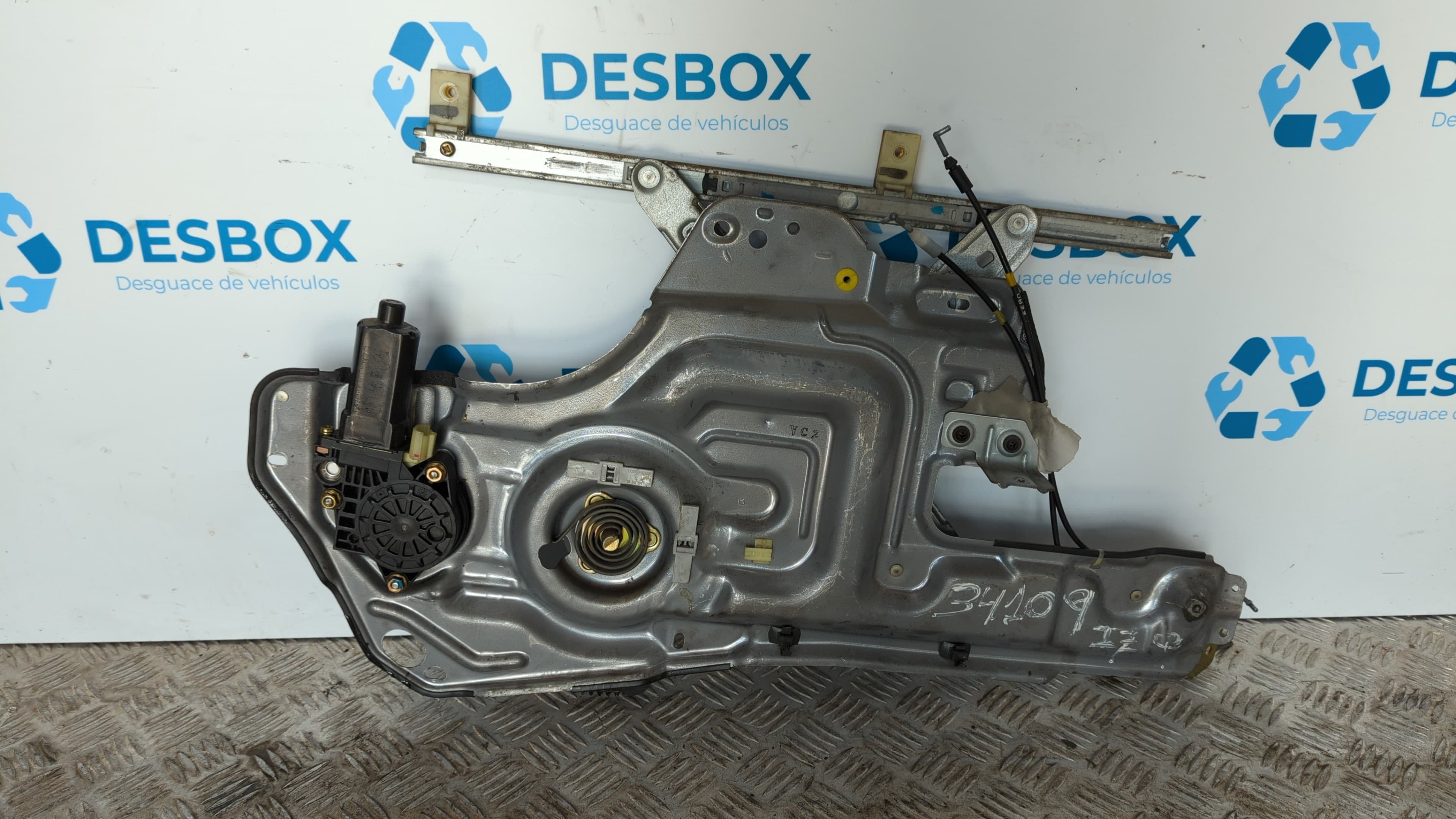 Recambio de ELEVALUNAS DELANTERO DERECHO para HYUNDAI TRAJET (FO) 2.0 GLS G4JPG referencia OEM IAM 824063A000   - PLATA