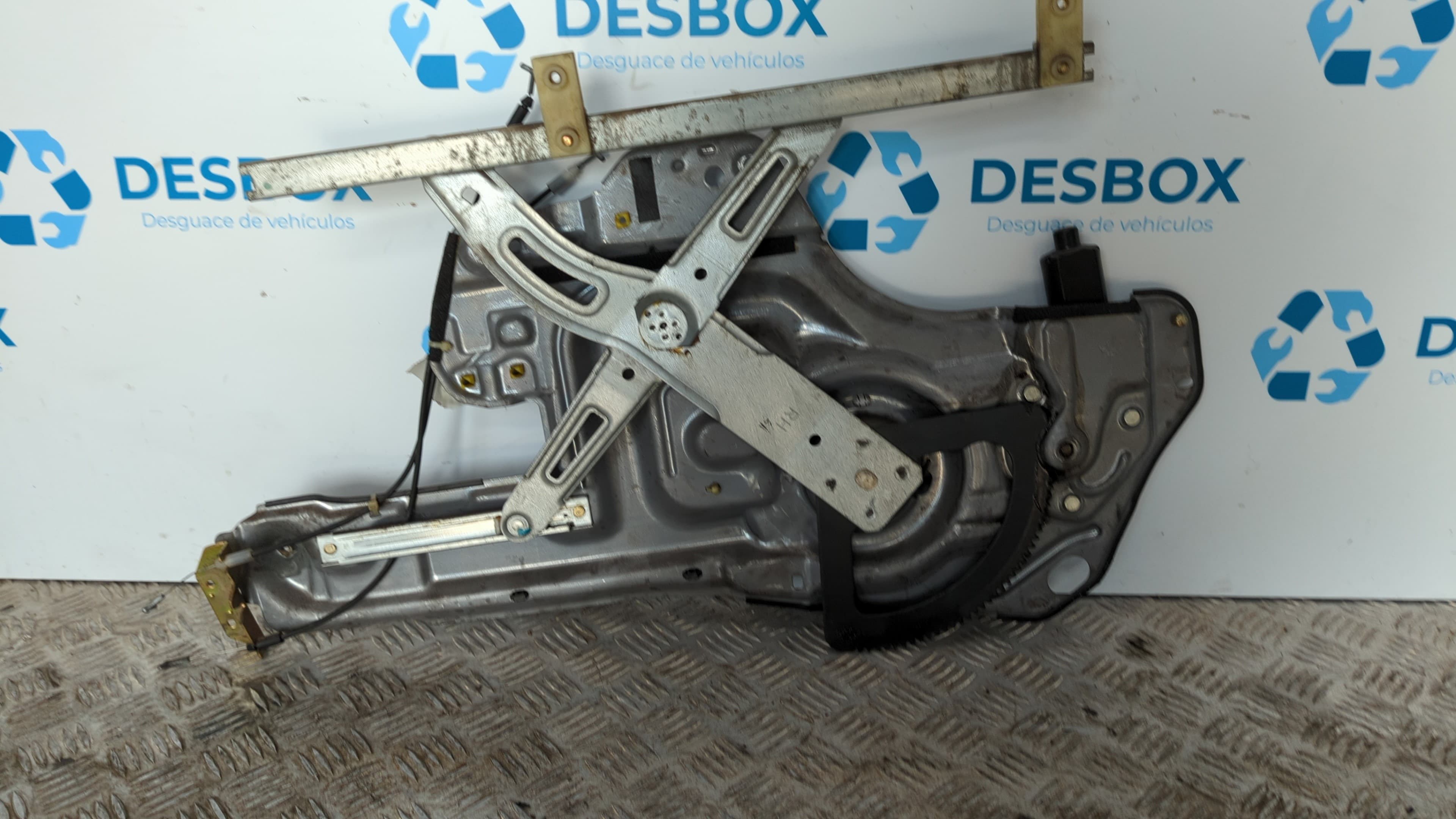 Recambio de ELEVALUNAS DELANTERO DERECHO para HYUNDAI TRAJET (FO) 2.0 GLS G4JPG referencia OEM IAM 824063A000   - PLATA 2