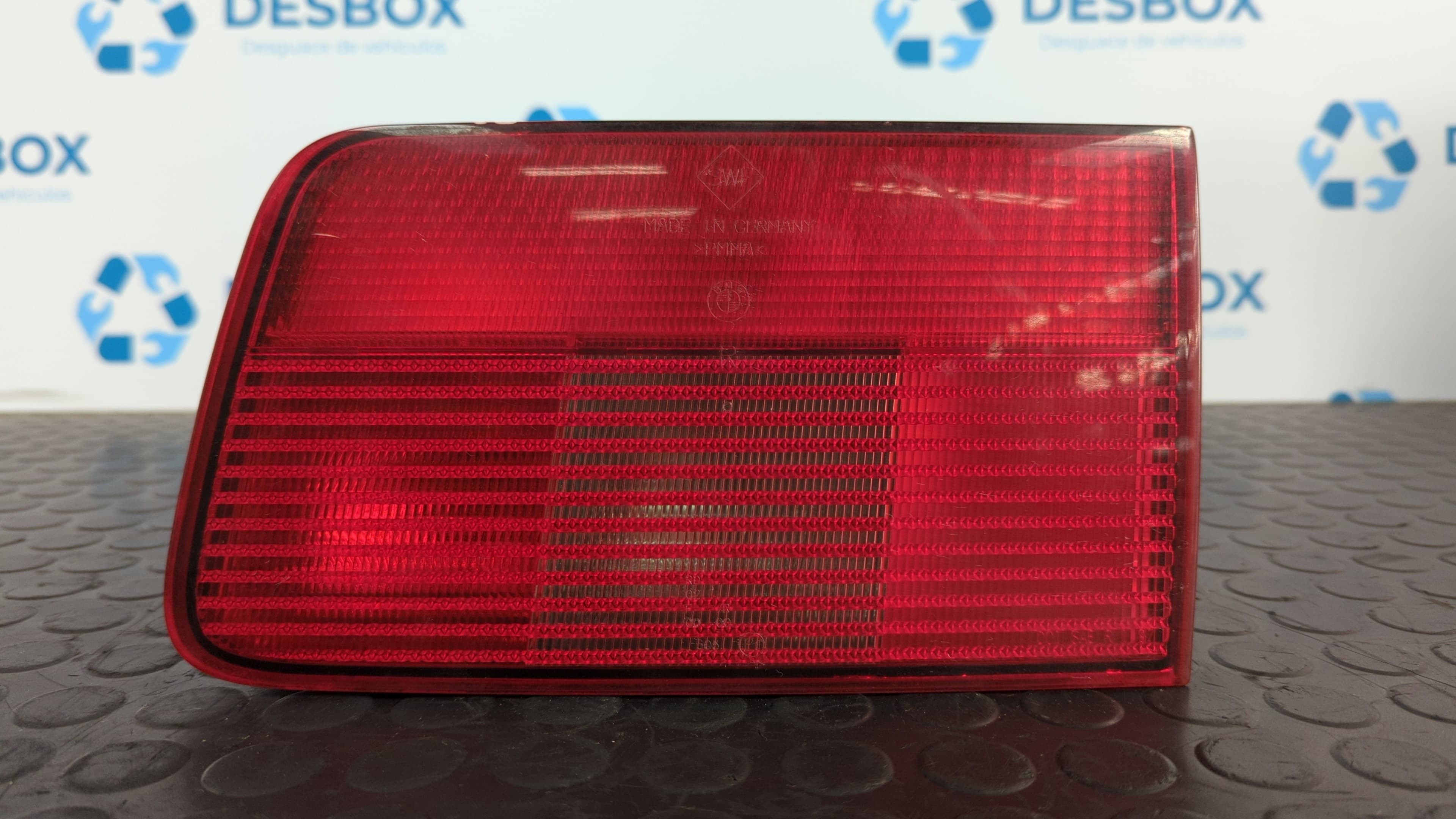 Recambio de PILOTO PORTON DERECHO para BMW SERIE 5 TOURING (E39) referencia OEM IAM 8361674