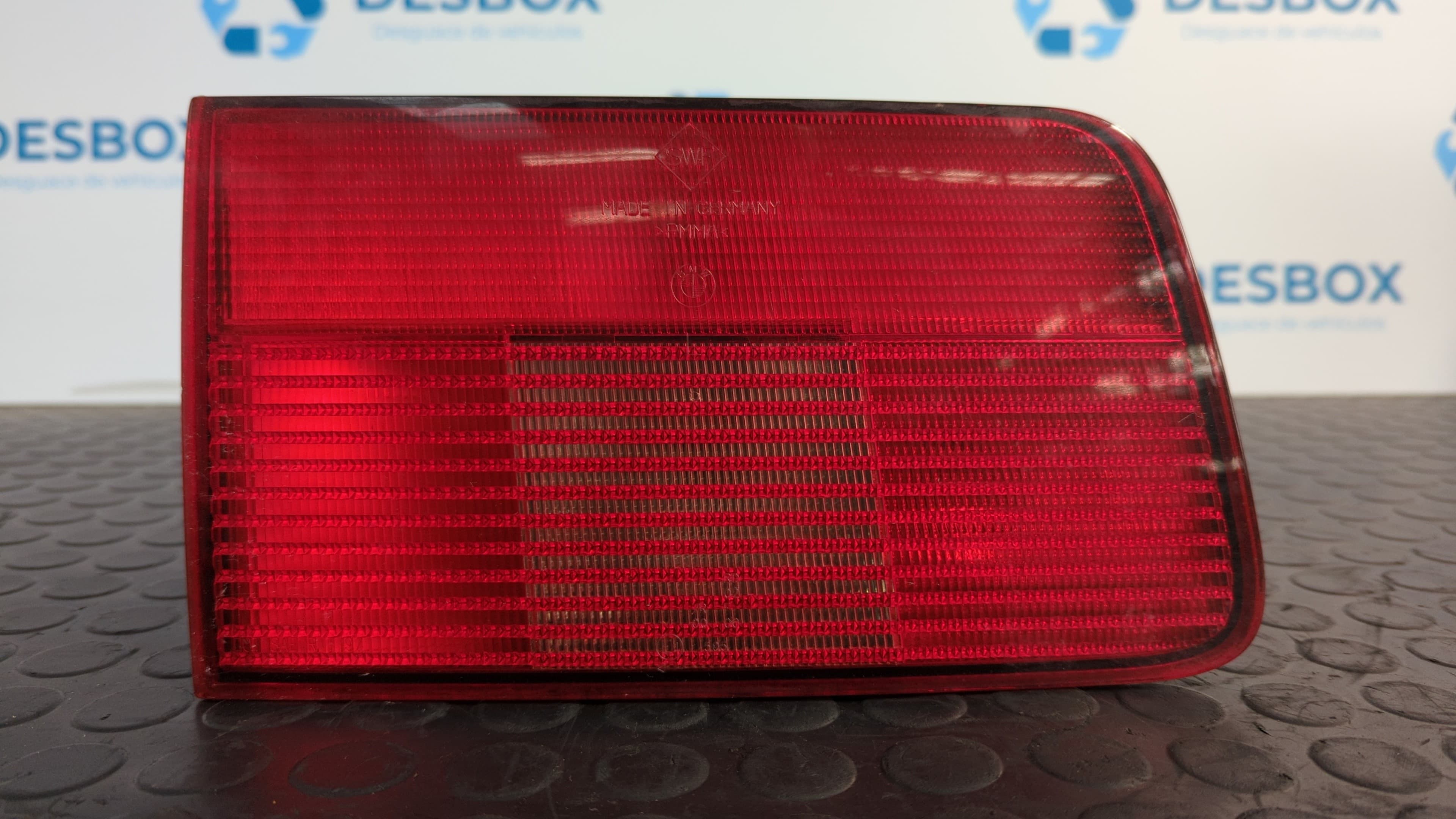 Recambio de PILOTO PORTON IZQUIERDO para BMW SERIE 5 TOURING (E39) referencia OEM IAM 8361673