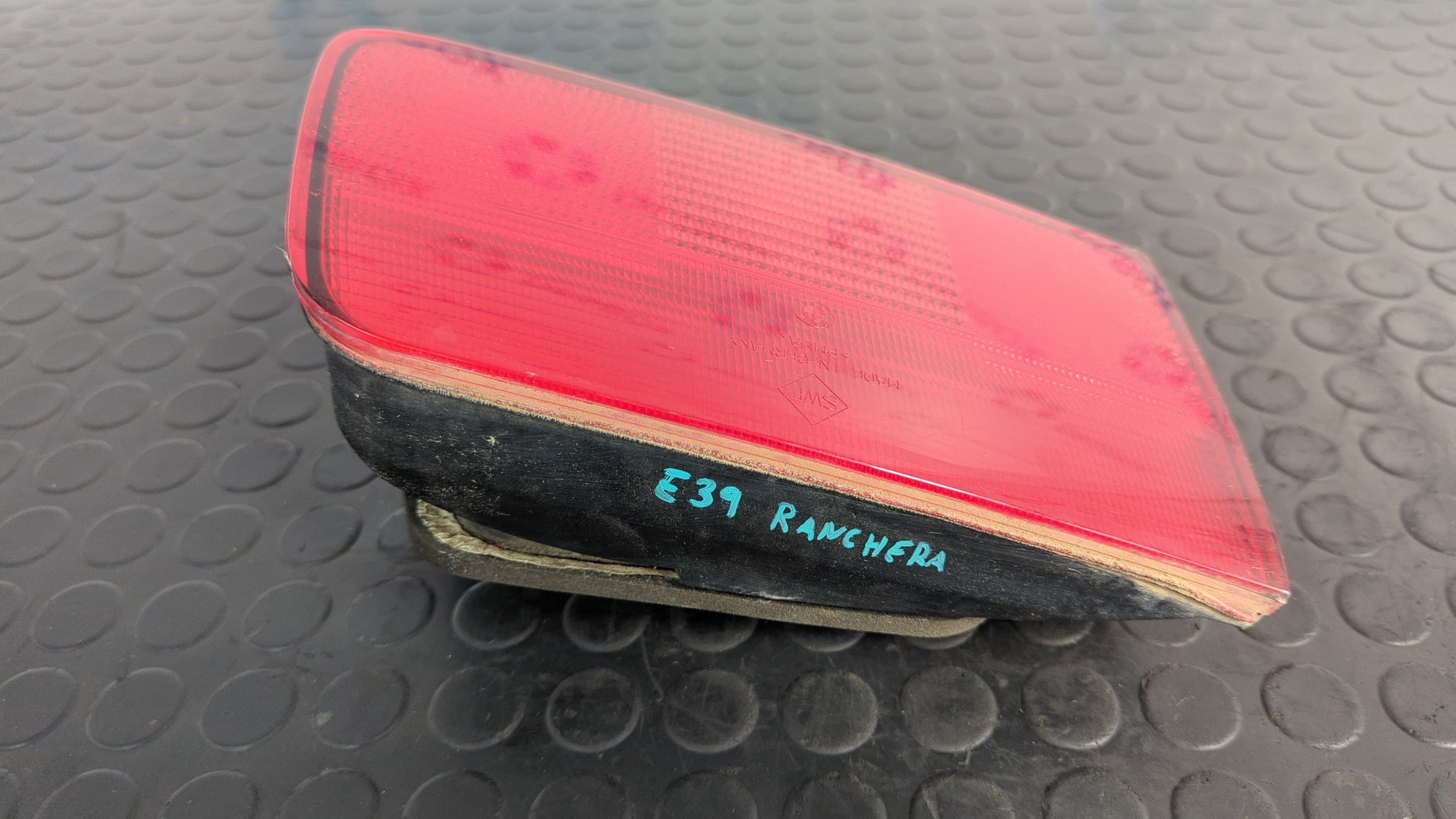 Recambio de PILOTO PORTON IZQUIERDO para BMW SERIE 5 TOURING (E39) referencia OEM IAM 8361673 6