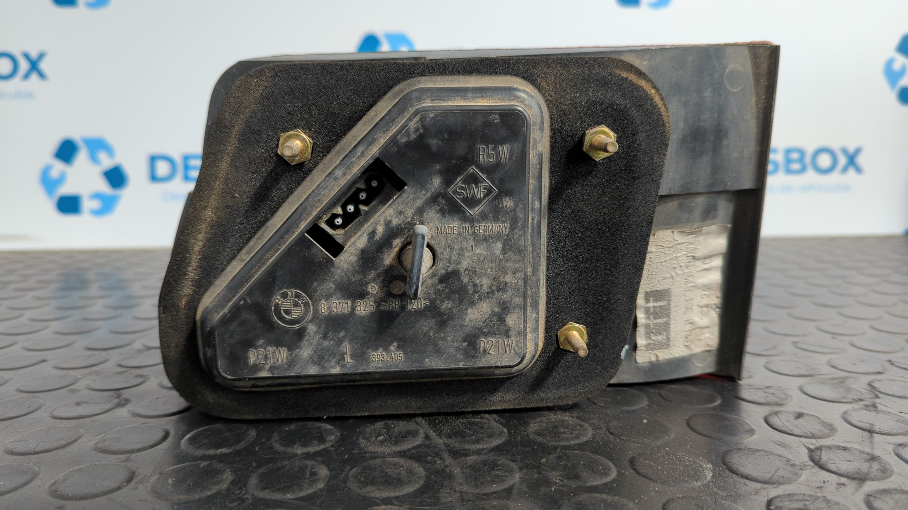 Recambio de PILOTO PORTON IZQUIERDO para BMW SERIE 5 TOURING (E39) referencia OEM IAM 8361673 5