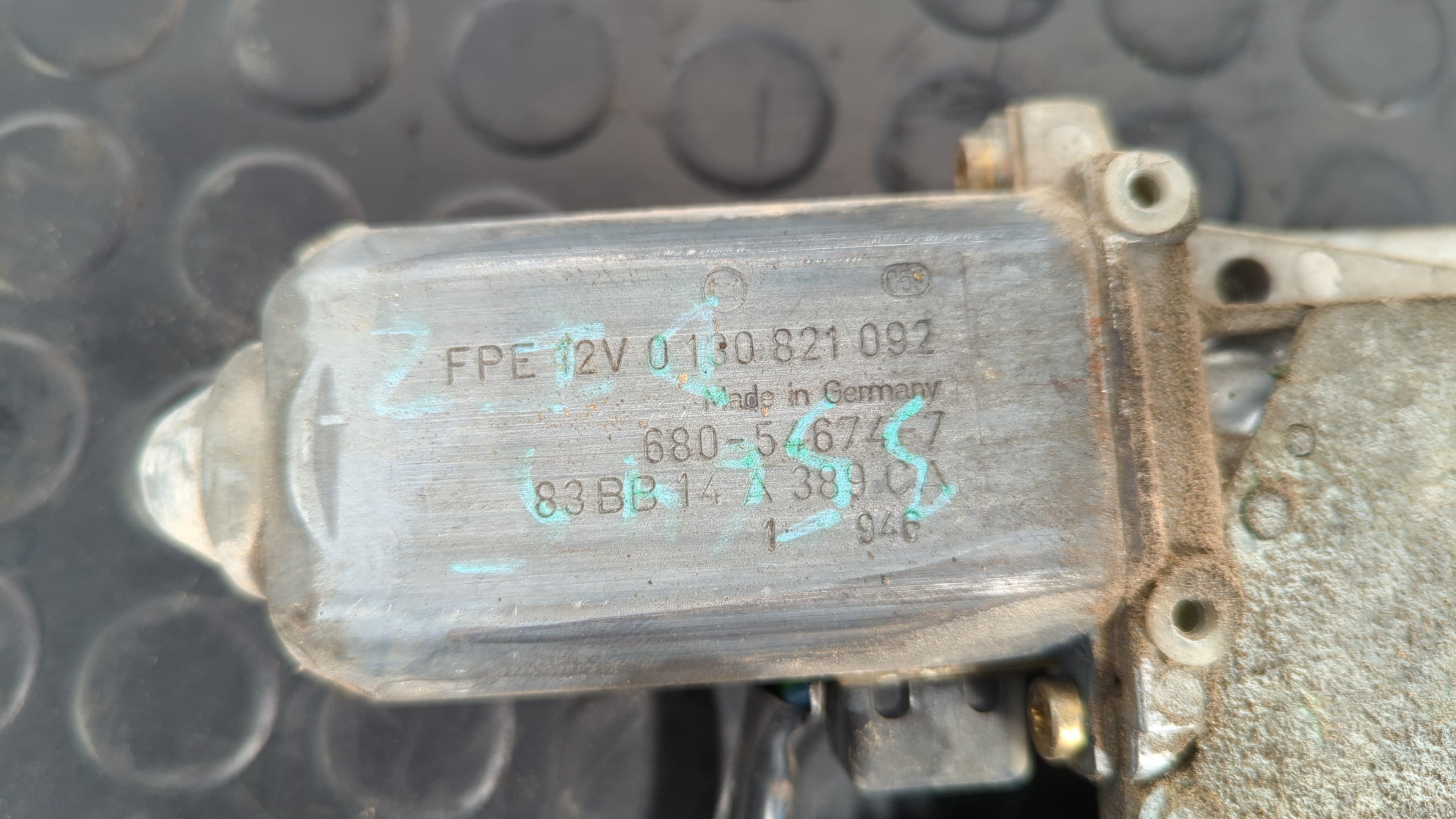Recambio de ELEVALUNAS DELANTERO IZQUIERDO para FORD SIERRA BERLINA 1.8 Turbodiesel RFA referencia OEM IAM 83BB14A389CA   - BLANCO 5