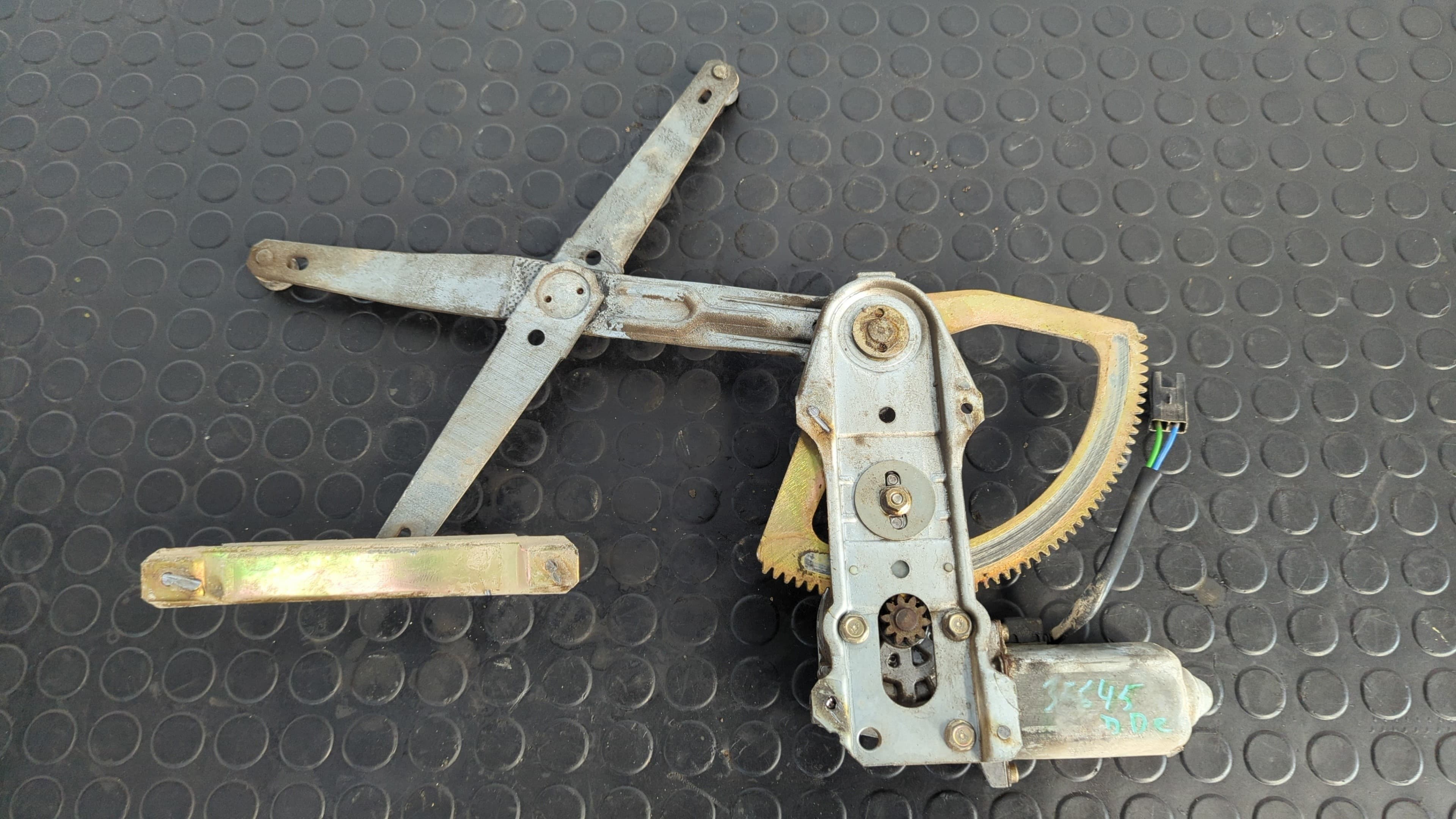 Recambio de ELEVALUNAS DELANTERO DERECHO para FORD SIERRA BERLINA 1.8 Turbodiesel RFA referencia OEM IAM 83BB14553CA   - BLANCO 5