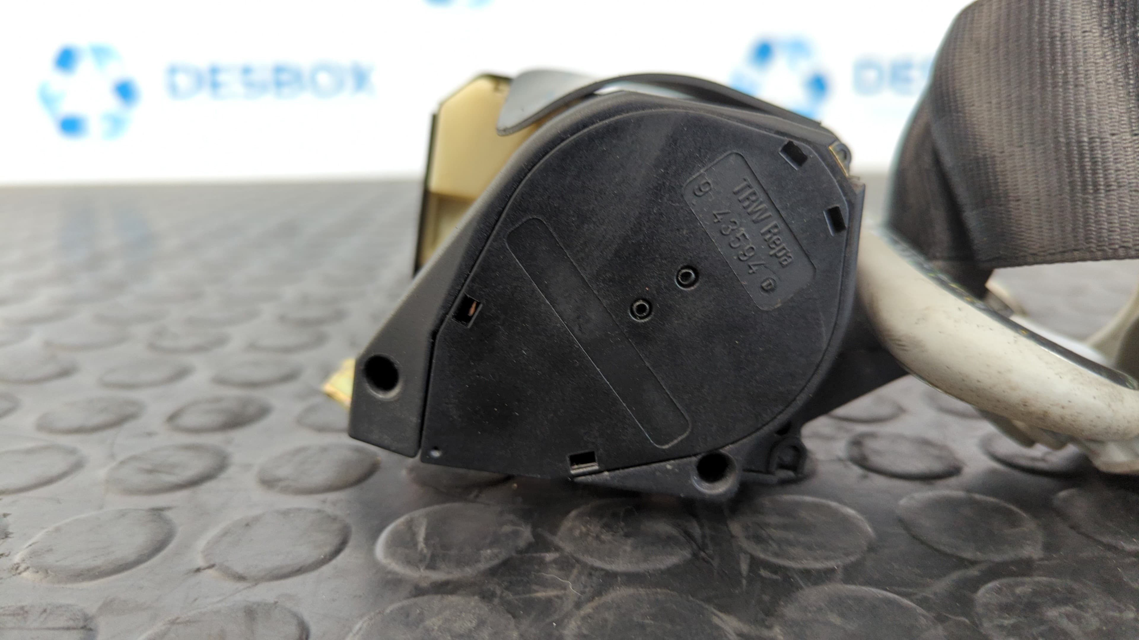 Recambio de CINTURON TRASERO IZQUIERDO para VOLKSWAGEN NEW BEETLE (9C1/1C1) 2.0 AQY referencia OEM IAM 1C0857805A   - ROJO 2