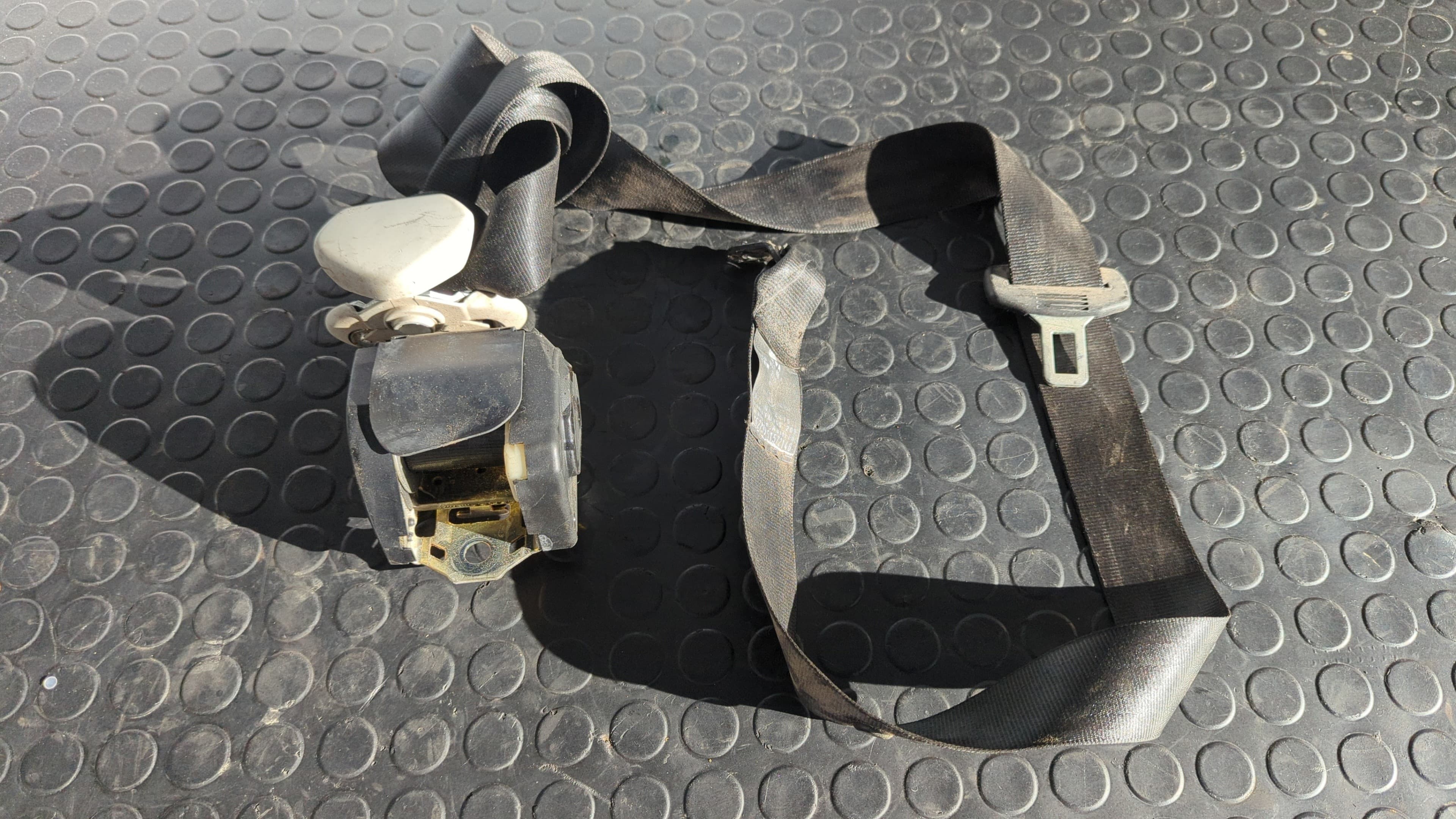 Recambio de CINTURON TRASERO DERECHO para VOLKSWAGEN NEW BEETLE (9C1/1C1) 2.0 AQY referencia OEM IAM 1C0857806A   - ROJO