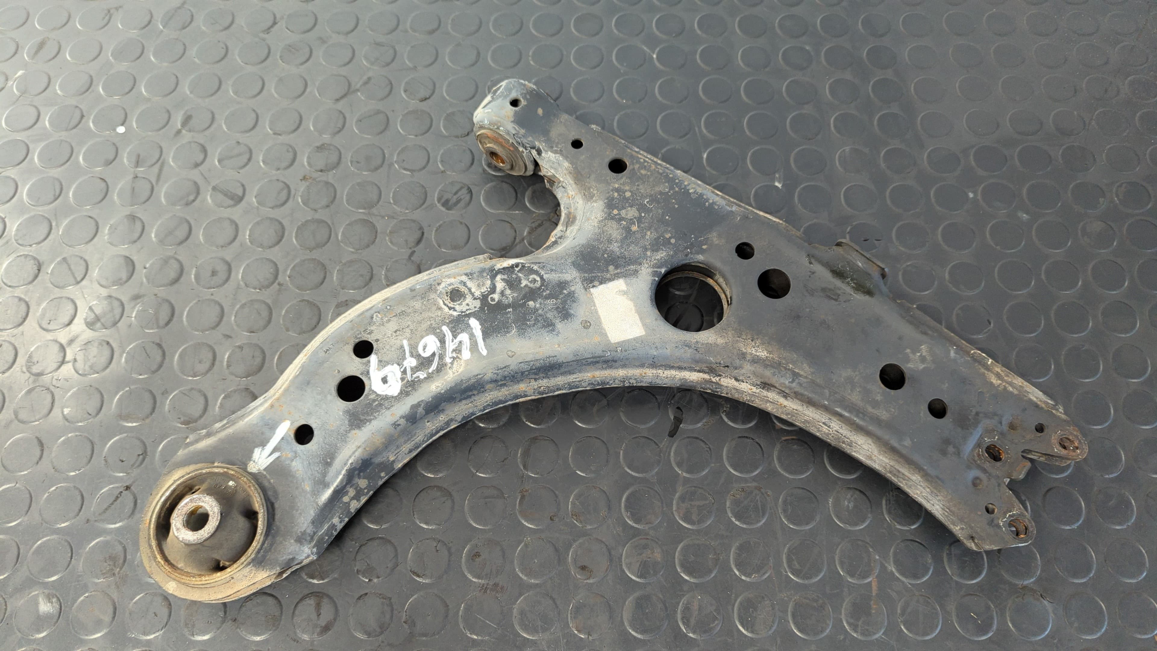 Recambio de BRAZO DERECHO INFERIOR DELANTERO para VOLKSWAGEN NEW BEETLE (9C1/1C1) 2.0 AQY referencia OEM IAM 157B 158B   - ROJO