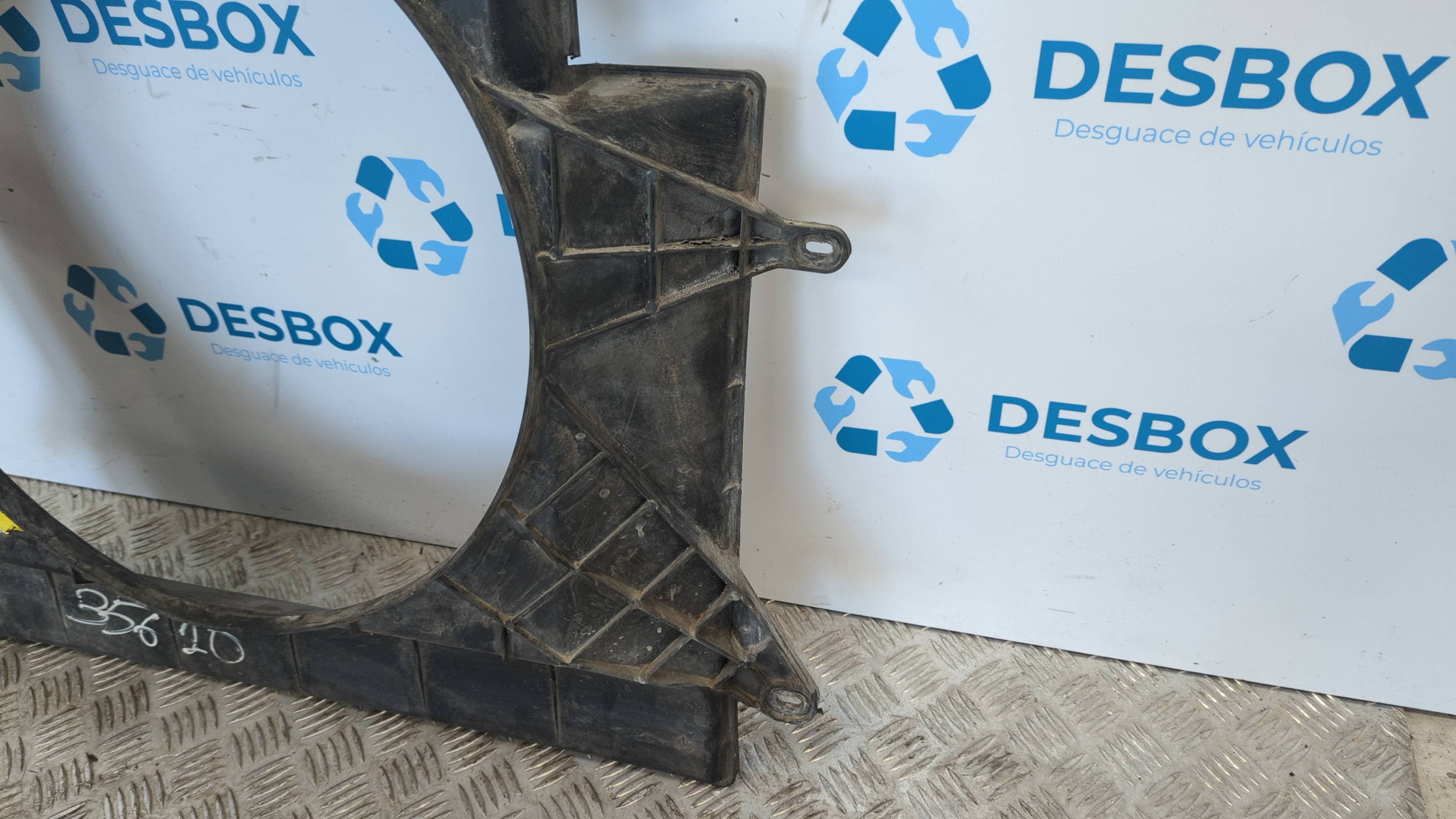 Recambio de CALANDRA DELANTERA DE RADIADOR para IVECO DAILY CAJA CERRADA (1999 =>) 29 - L 11 Caja cerrada 814043B referencia OEM IAM 812600500   - BLANCO 3